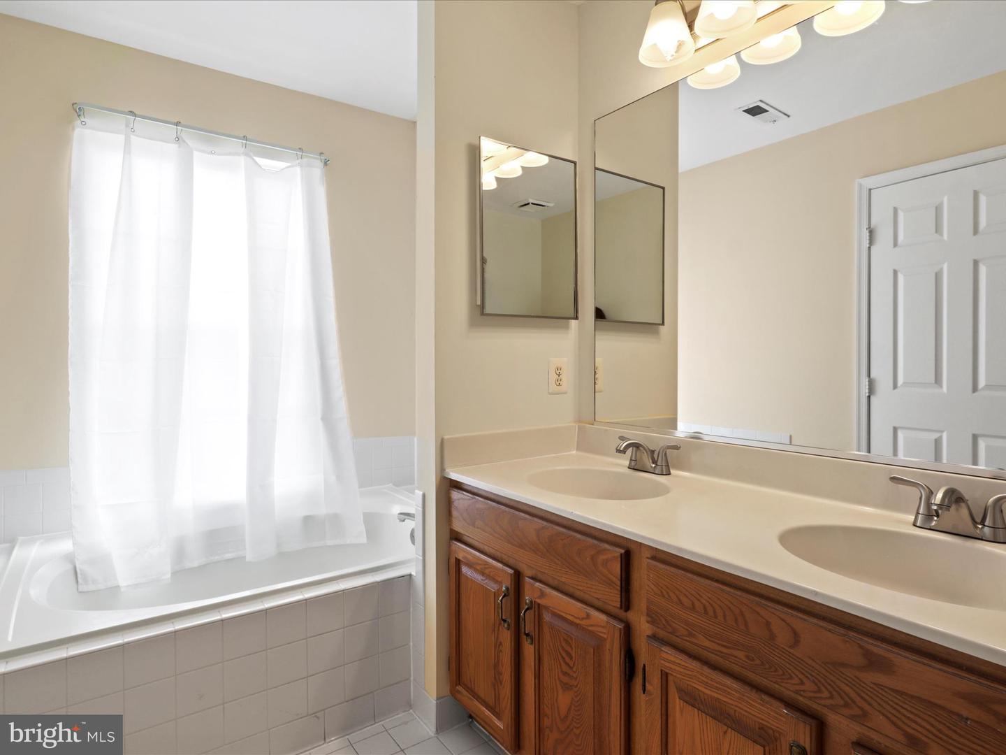 2516 JAMES MAURY DR, HERNDON, Virginia 20171, 3 Bedrooms Bedrooms, 3 Rooms Rooms,4 BathroomsBathrooms,Residential,For sale,2516 JAMES MAURY DR,VAFX2247298 MLS # VAFX2247298