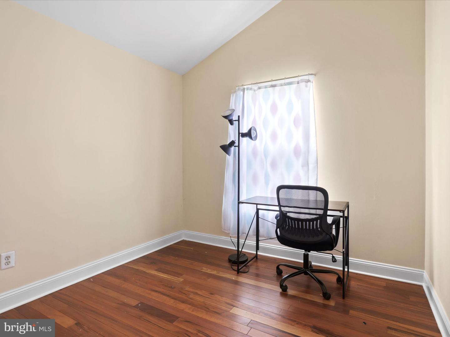 2516 JAMES MAURY DR, HERNDON, Virginia 20171, 3 Bedrooms Bedrooms, 3 Rooms Rooms,4 BathroomsBathrooms,Residential,For sale,2516 JAMES MAURY DR,VAFX2247298 MLS # VAFX2247298