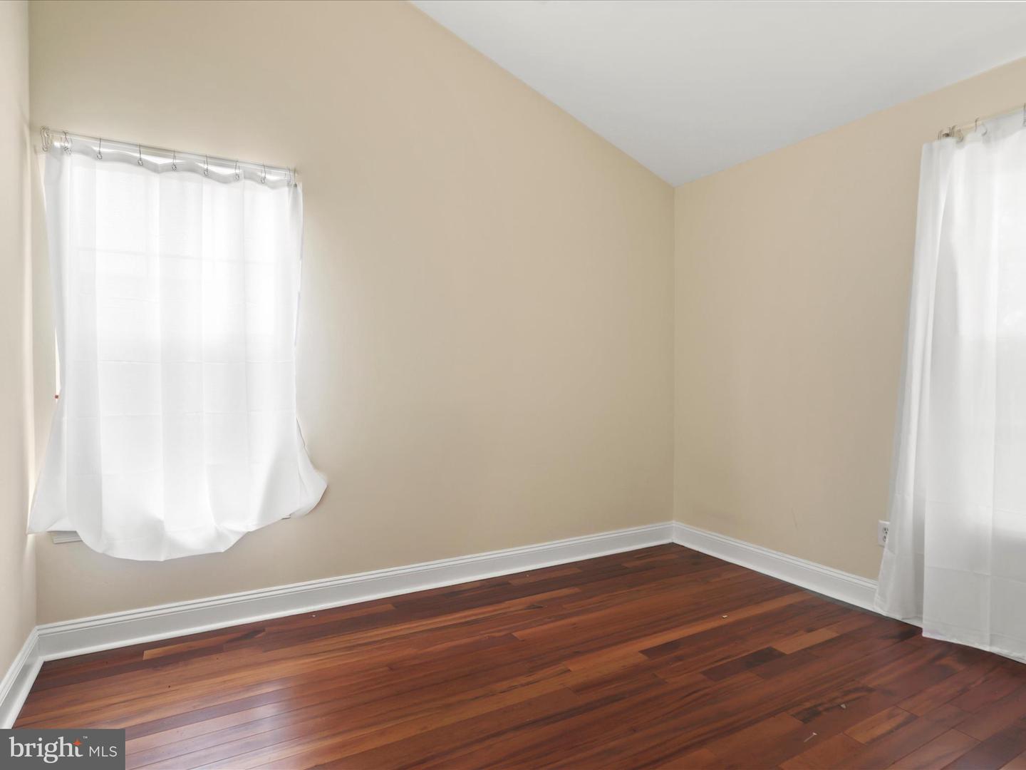 2516 JAMES MAURY DR, HERNDON, Virginia 20171, 3 Bedrooms Bedrooms, 3 Rooms Rooms,4 BathroomsBathrooms,Residential,For sale,2516 JAMES MAURY DR,VAFX2247298 MLS # VAFX2247298