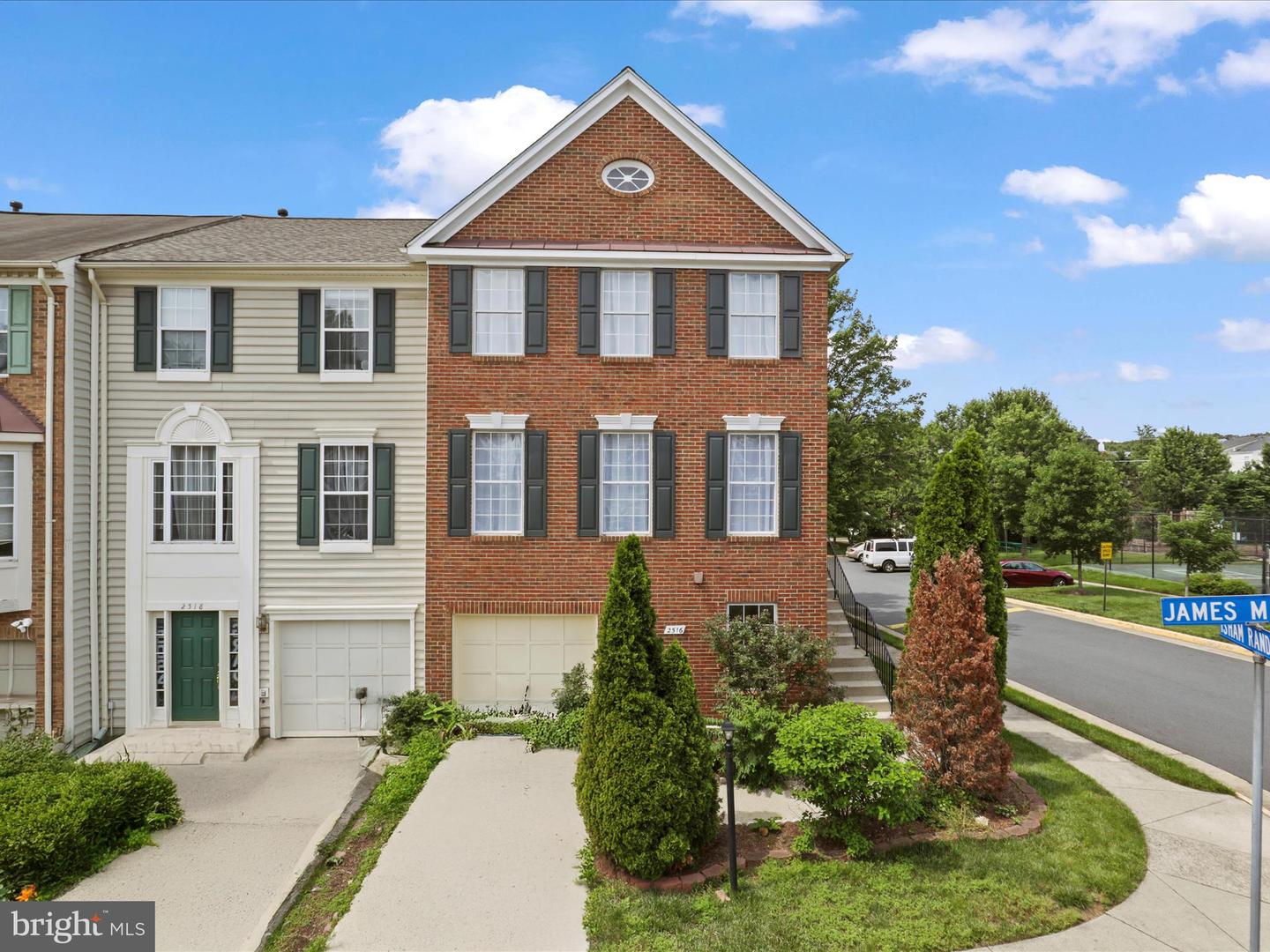 2516 JAMES MAURY DR, HERNDON, Virginia 20171, 3 Bedrooms Bedrooms, 3 Rooms Rooms,4 BathroomsBathrooms,Residential,For sale,2516 JAMES MAURY DR,VAFX2247298 MLS # VAFX2247298