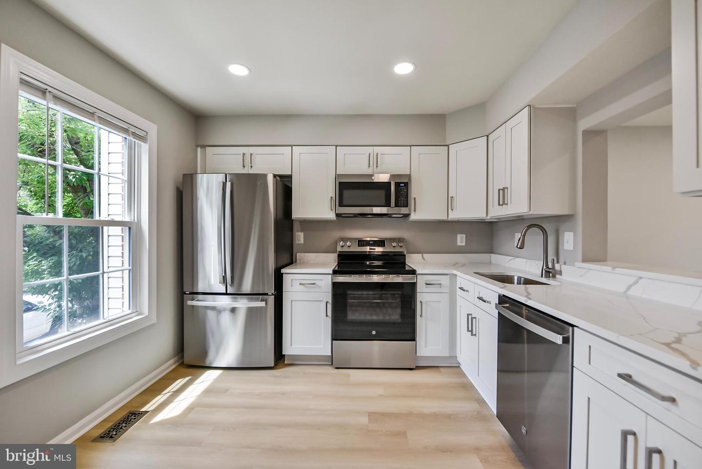 982 BRANCH DR, HERNDON, Virginia 20170, 4 Bedrooms Bedrooms, ,3 BathroomsBathrooms,Residential,For sale,982 BRANCH DR,VAFX2247308 MLS # VAFX2247308