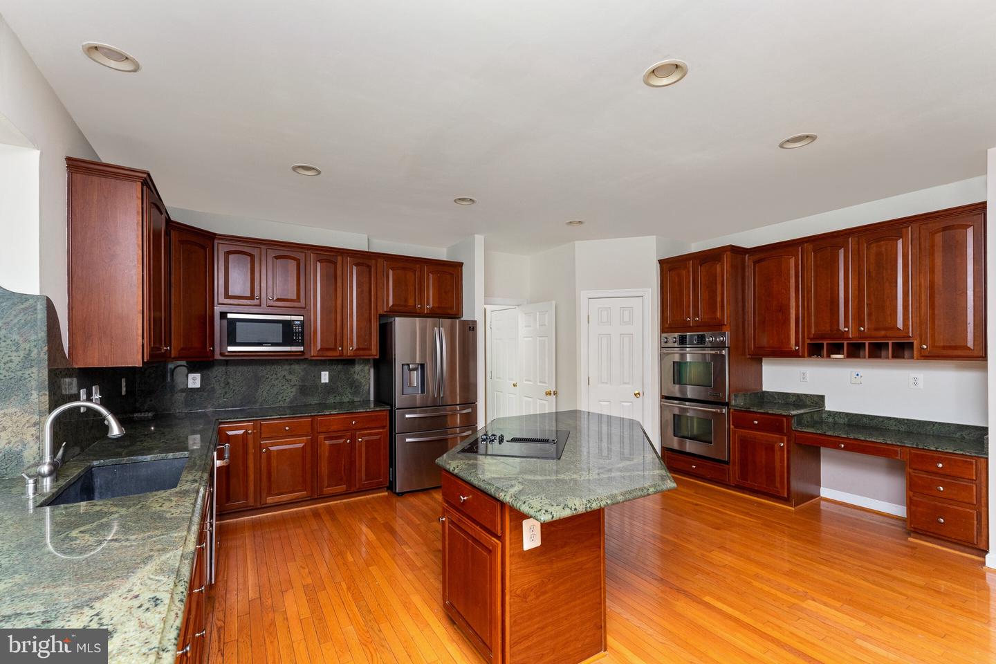 7412 KALLENBURG CT, MANASSAS, Virginia 20111, 6 Bedrooms Bedrooms, ,5 BathroomsBathrooms,Residential,For sale,7412 KALLENBURG CT,VAPW2097038 MLS # VAPW2097038