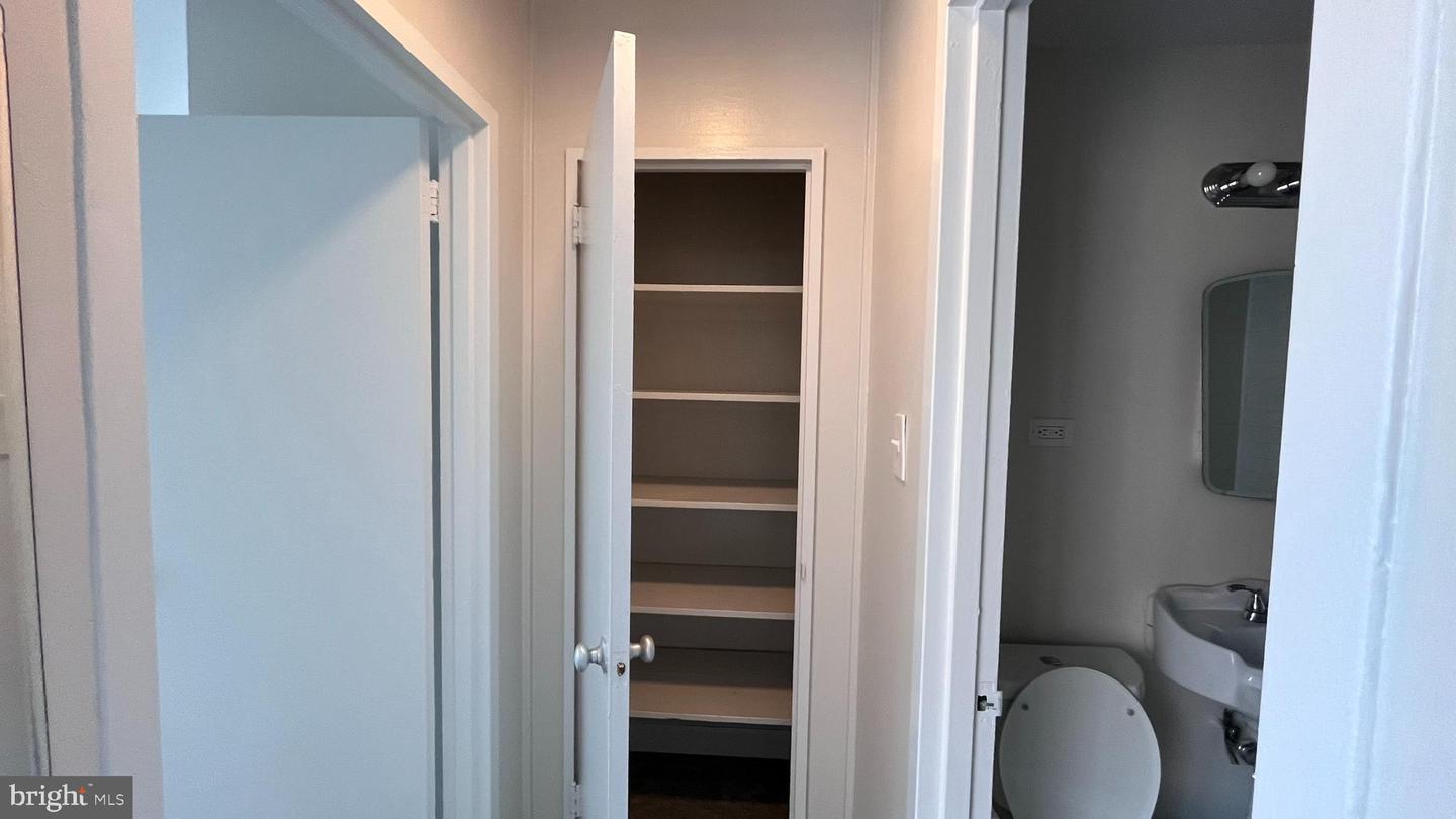 1121 ARLINGTON BLVD #708, ARLINGTON, Virginia 22209, 1 Bedroom Bedrooms, ,1 BathroomBathrooms,Residential,For sale,1121 ARLINGTON BLVD #708,VAAR2059210 MLS # VAAR2059210