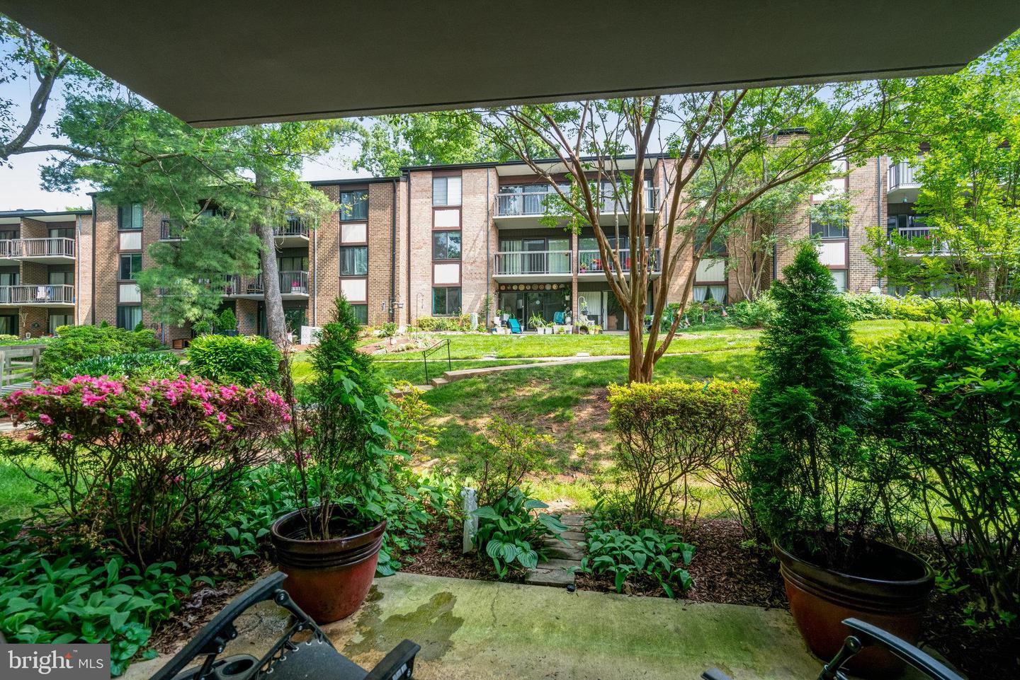 9730 KINGSBRIDGE DR #002, FAIRFAX, Virginia 22031, 2 Bedrooms Bedrooms, ,1 BathroomBathrooms,Residential,For sale,9730 KINGSBRIDGE DR #002,VAFX2247538 MLS # VAFX2247538