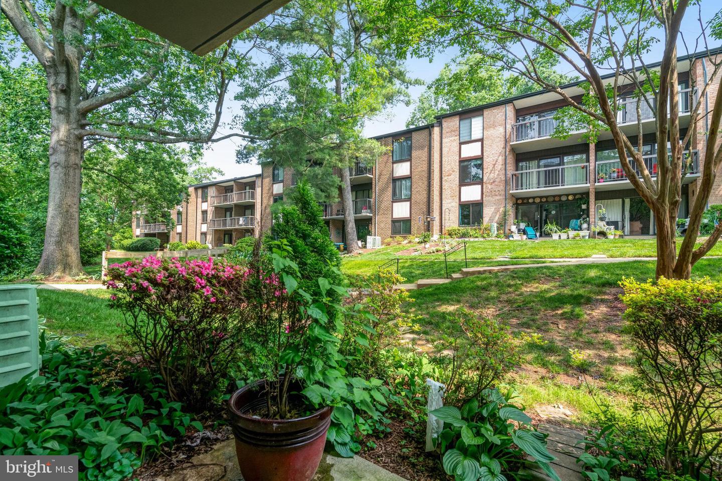 9730 KINGSBRIDGE DR #002, FAIRFAX, Virginia 22031, 2 Bedrooms Bedrooms, ,1 BathroomBathrooms,Residential,For sale,9730 KINGSBRIDGE DR #002,VAFX2247538 MLS # VAFX2247538