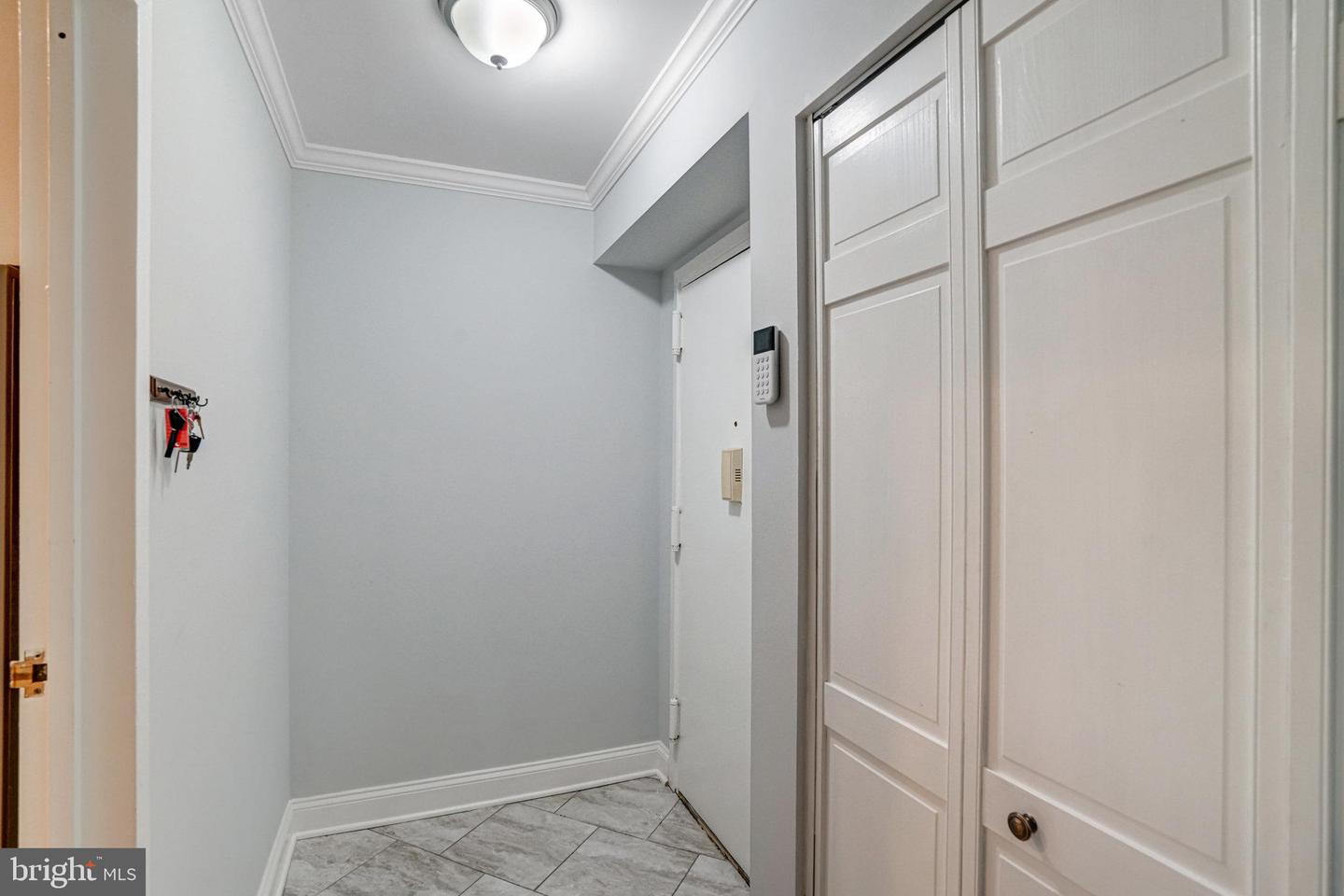 9730 KINGSBRIDGE DR #002, FAIRFAX, Virginia 22031, 2 Bedrooms Bedrooms, ,1 BathroomBathrooms,Residential,For sale,9730 KINGSBRIDGE DR #002,VAFX2247538 MLS # VAFX2247538