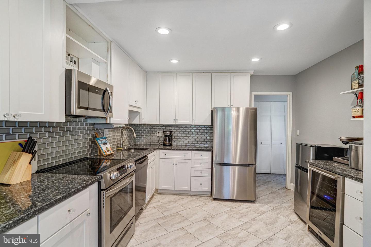 9730 KINGSBRIDGE DR #002, FAIRFAX, Virginia 22031, 2 Bedrooms Bedrooms, ,1 BathroomBathrooms,Residential,For sale,9730 KINGSBRIDGE DR #002,VAFX2247538 MLS # VAFX2247538