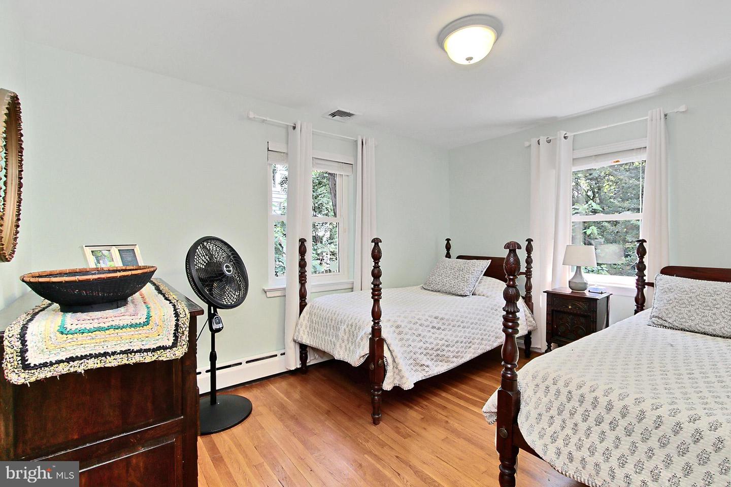 3132 HOLMES RUN RD, FALLS CHURCH, Virginia 22042, 4 Bedrooms Bedrooms, ,2 BathroomsBathrooms,Residential,For sale,3132 HOLMES RUN RD,VAFX2247612 MLS # VAFX2247612