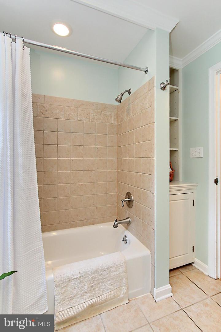 3132 HOLMES RUN RD, FALLS CHURCH, Virginia 22042, 4 Bedrooms Bedrooms, ,2 BathroomsBathrooms,Residential,For sale,3132 HOLMES RUN RD,VAFX2247612 MLS # VAFX2247612