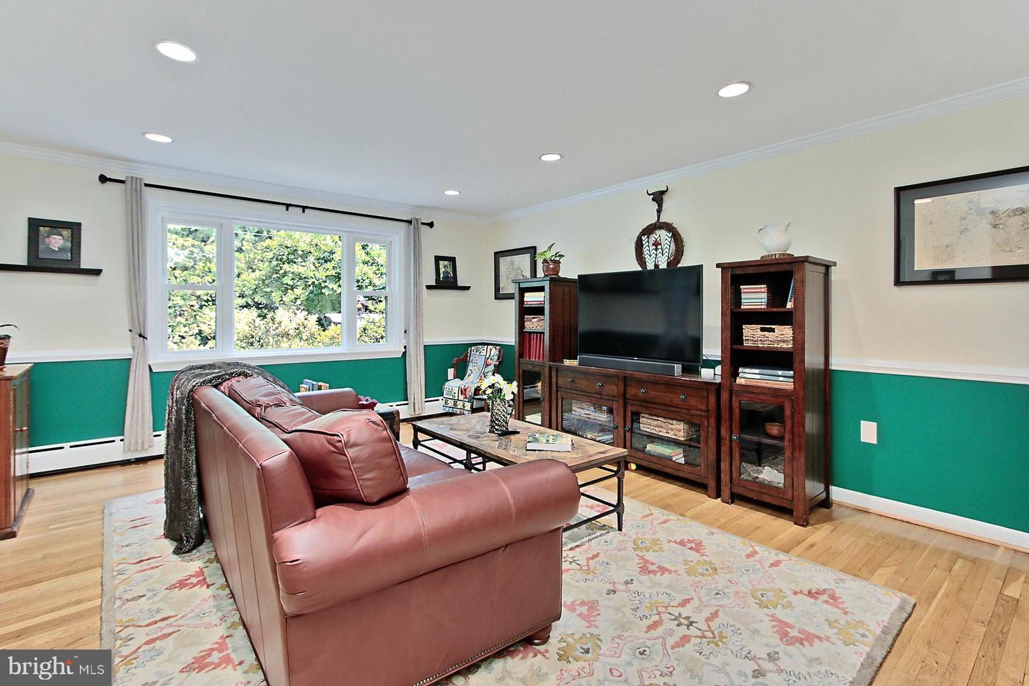 3132 HOLMES RUN RD, FALLS CHURCH, Virginia 22042, 4 Bedrooms Bedrooms, ,2 BathroomsBathrooms,Residential,For sale,3132 HOLMES RUN RD,VAFX2247612 MLS # VAFX2247612