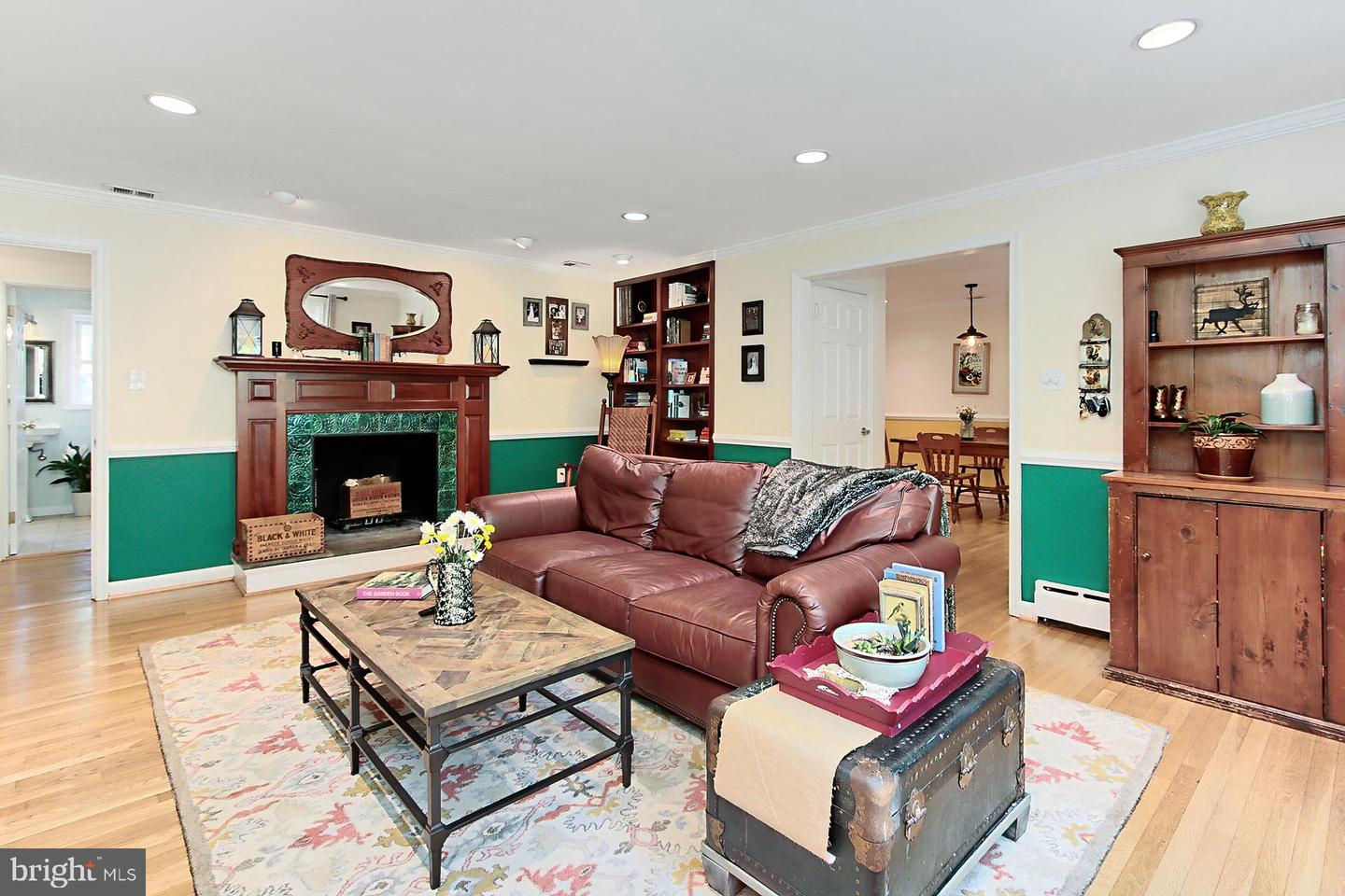 3132 HOLMES RUN RD, FALLS CHURCH, Virginia 22042, 4 Bedrooms Bedrooms, ,2 BathroomsBathrooms,Residential,For sale,3132 HOLMES RUN RD,VAFX2247612 MLS # VAFX2247612