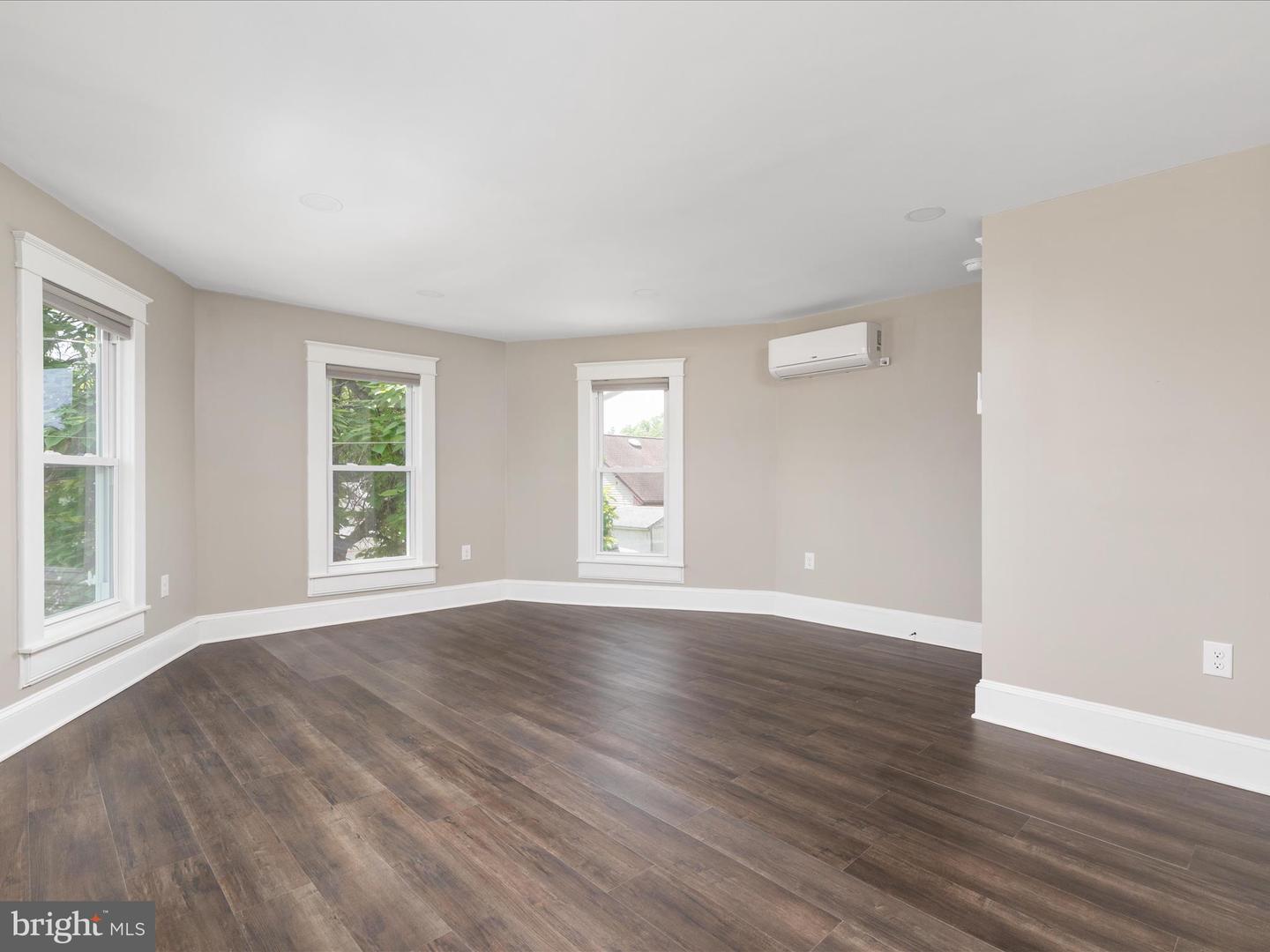 232 CRAWFORD ST, STRASBURG, Virginia 22657, 4 Bedrooms Bedrooms, ,3 BathroomsBathrooms,Residential,For sale,232 CRAWFORD ST,VASH2011724 MLS # VASH2011724