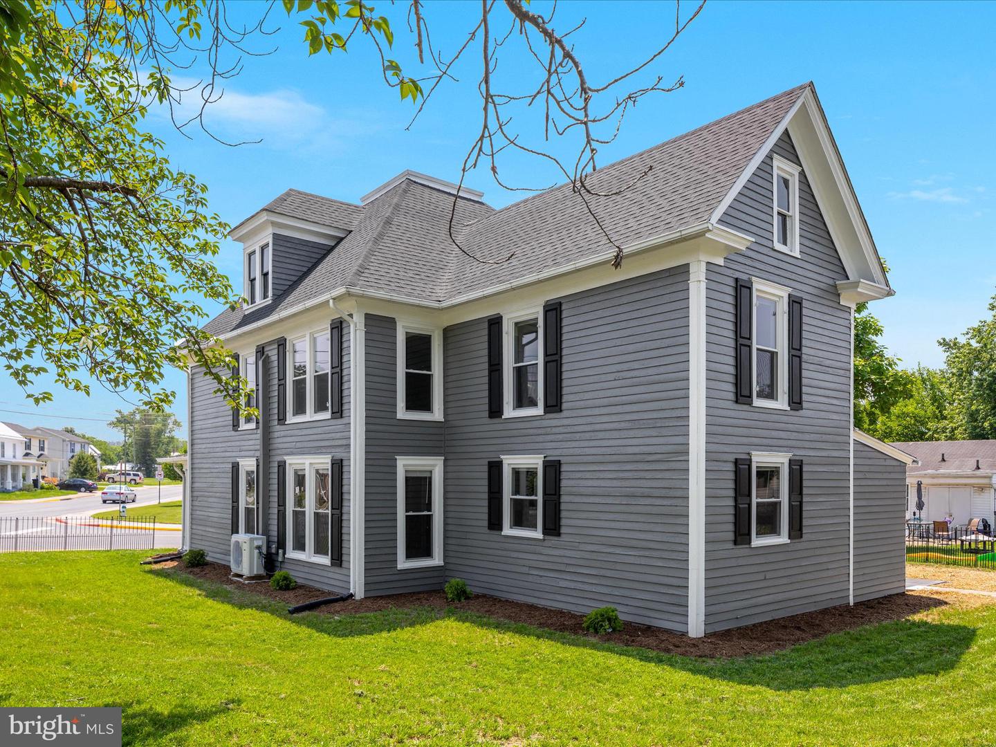 232 CRAWFORD ST, STRASBURG, Virginia 22657, 4 Bedrooms Bedrooms, ,3 BathroomsBathrooms,Residential,For sale,232 CRAWFORD ST,VASH2011724 MLS # VASH2011724
