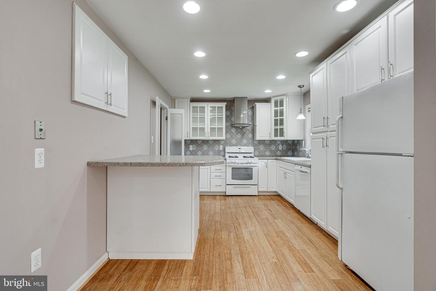 440 LEWIS ST NW, VIENNA, Virginia 22180, 5 Bedrooms Bedrooms, ,3 BathroomsBathrooms,Residential,For sale,440 LEWIS ST NW,VAFX2247656 MLS # VAFX2247656