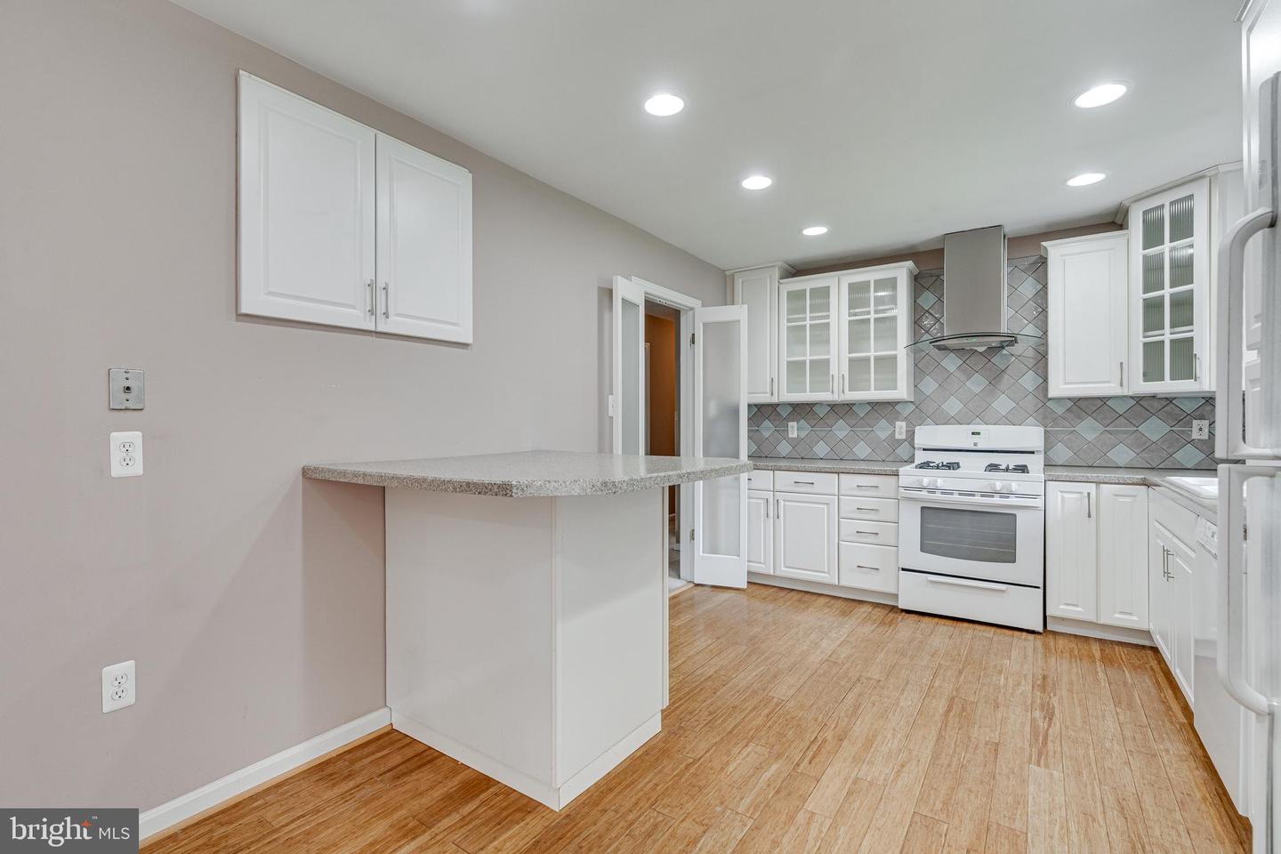 440 LEWIS ST NW, VIENNA, Virginia 22180, 5 Bedrooms Bedrooms, ,3 BathroomsBathrooms,Residential,For sale,440 LEWIS ST NW,VAFX2247656 MLS # VAFX2247656
