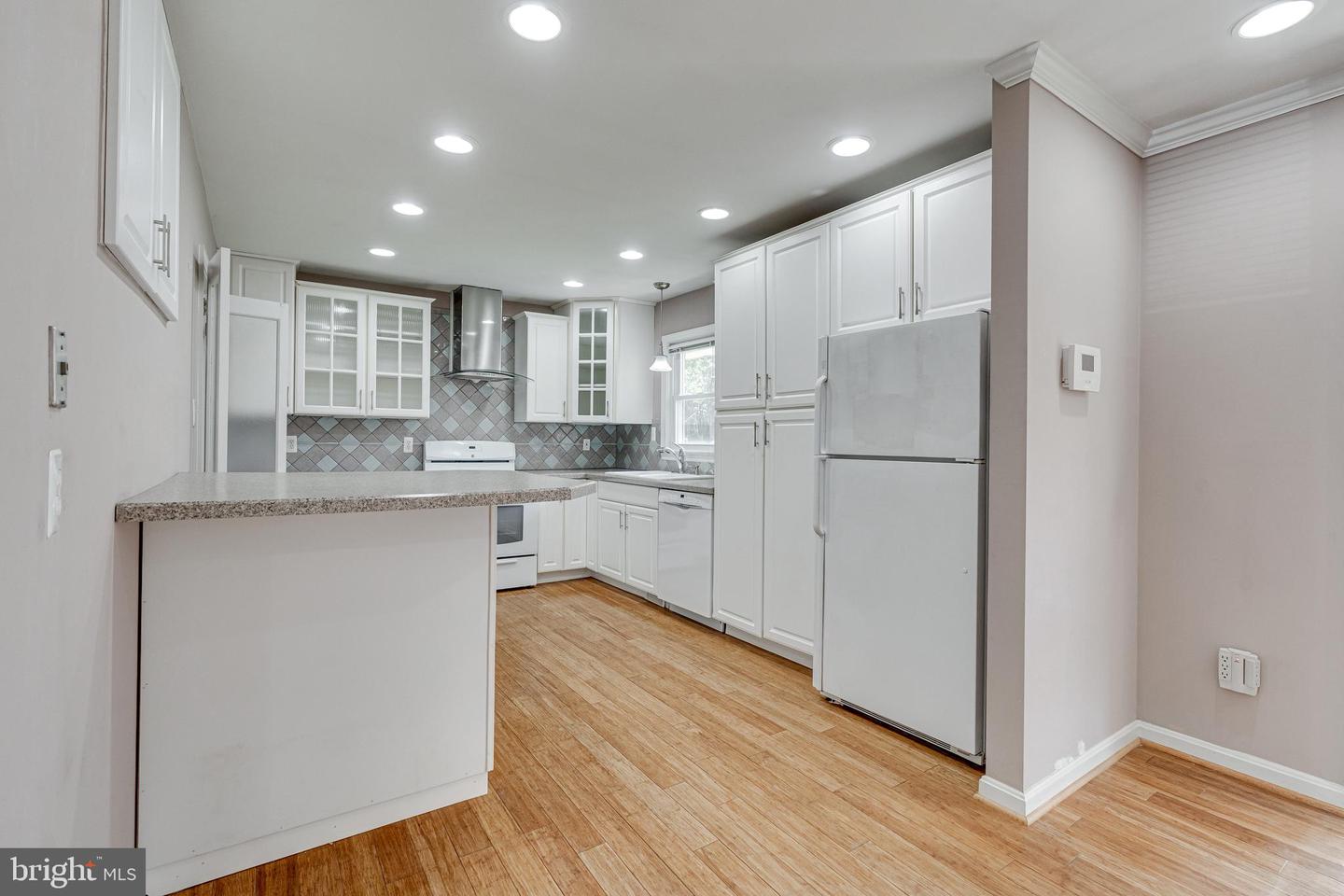 440 LEWIS ST NW, VIENNA, Virginia 22180, 5 Bedrooms Bedrooms, ,3 BathroomsBathrooms,Residential,For sale,440 LEWIS ST NW,VAFX2247656 MLS # VAFX2247656