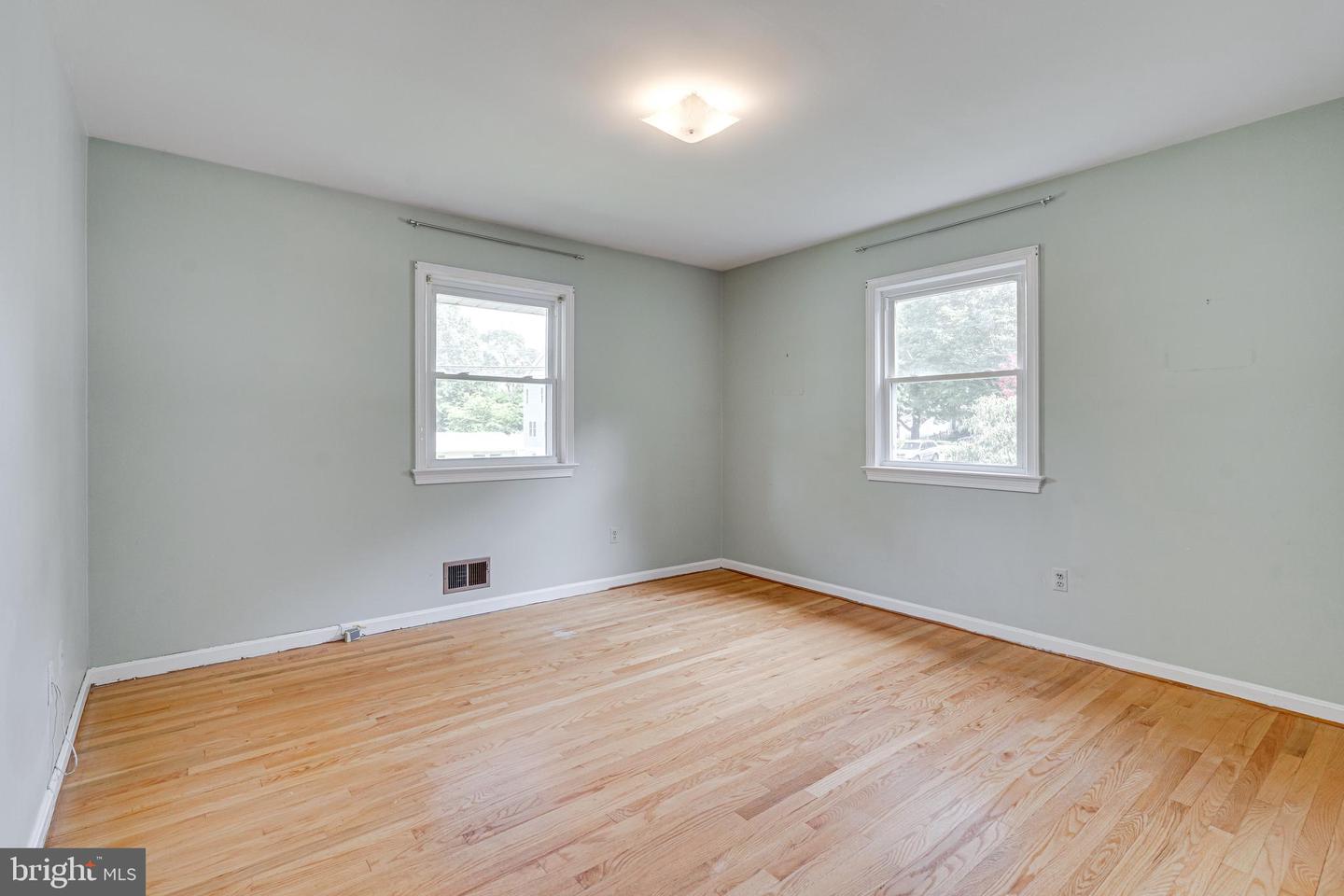 440 LEWIS ST NW, VIENNA, Virginia 22180, 5 Bedrooms Bedrooms, ,3 BathroomsBathrooms,Residential,For sale,440 LEWIS ST NW,VAFX2247656 MLS # VAFX2247656