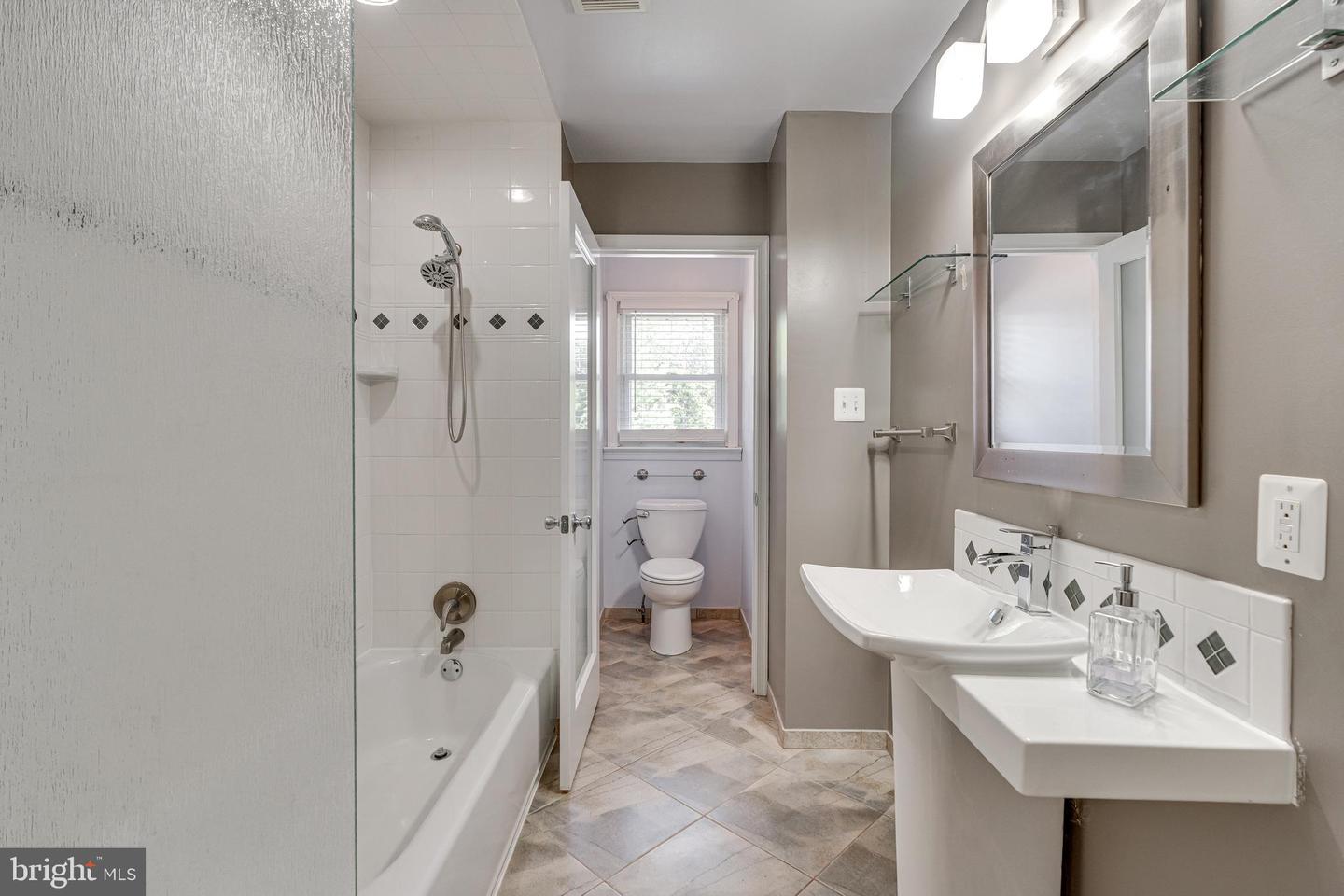 440 LEWIS ST NW, VIENNA, Virginia 22180, 5 Bedrooms Bedrooms, ,3 BathroomsBathrooms,Residential,For sale,440 LEWIS ST NW,VAFX2247656 MLS # VAFX2247656