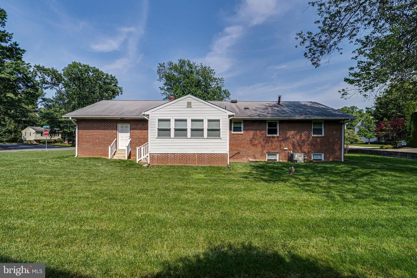 440 LEWIS ST NW, VIENNA, Virginia 22180, 5 Bedrooms Bedrooms, ,3 BathroomsBathrooms,Residential,For sale,440 LEWIS ST NW,VAFX2247656 MLS # VAFX2247656
