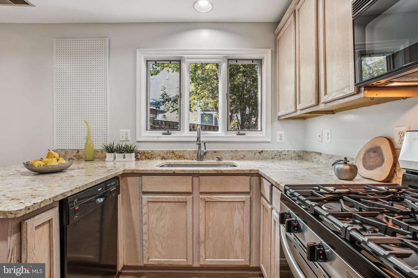 3818 WHITE POST CT, ALEXANDRIA, Virginia 22304, 3 Bedrooms Bedrooms, ,3 BathroomsBathrooms,Residential,For sale,3818 WHITE POST CT,VAAX2046562 MLS # VAAX2046562
