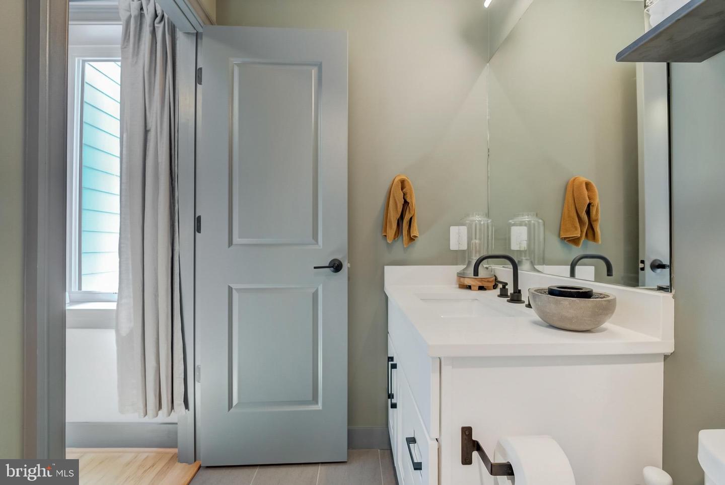 811 UPSHUR ST NW #7, WASHINGTON, District Of Columbia 20011, 2 Bedrooms Bedrooms, ,2 BathroomsBathrooms,Residential,For sale,811 UPSHUR ST NW #7,DCDC2205962 MLS # DCDC2205962