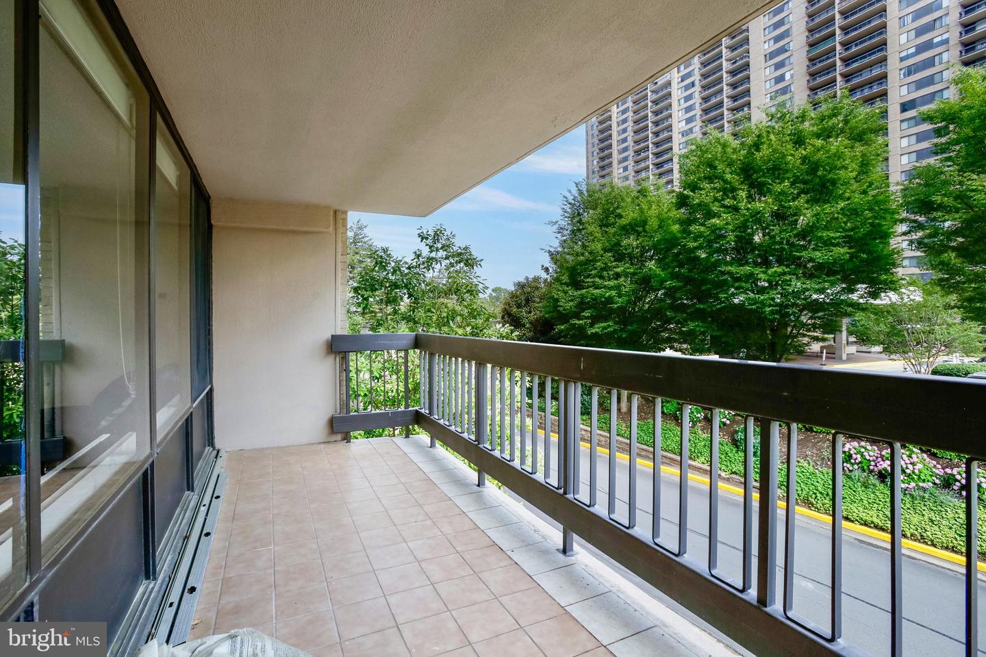 3701 S GEORGE MASON DR #205N, FALLS CHURCH, Virginia 22041, 3 Bedrooms Bedrooms, ,2 BathroomsBathrooms,Residential,For sale,3701 S GEORGE MASON DR #205N,VAFX2247682 MLS # VAFX2247682