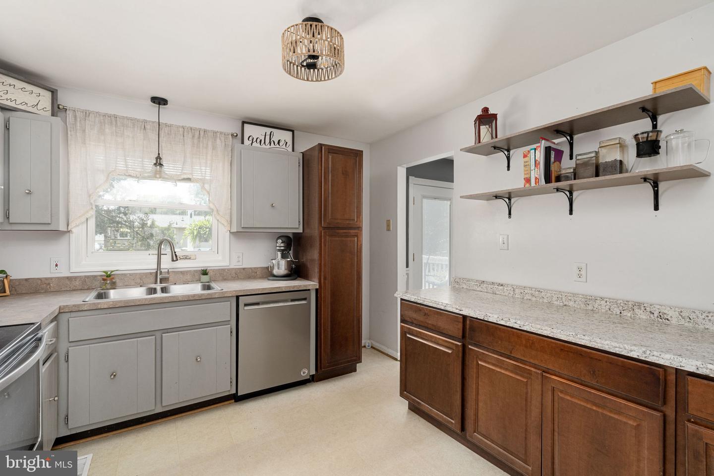 9 WICKHAM CT, FREDERICKSBURG, Virginia 22405, 4 Bedrooms Bedrooms, ,2 BathroomsBathrooms,Residential,For sale,9 WICKHAM CT,VAST2039888 MLS # VAST2039888