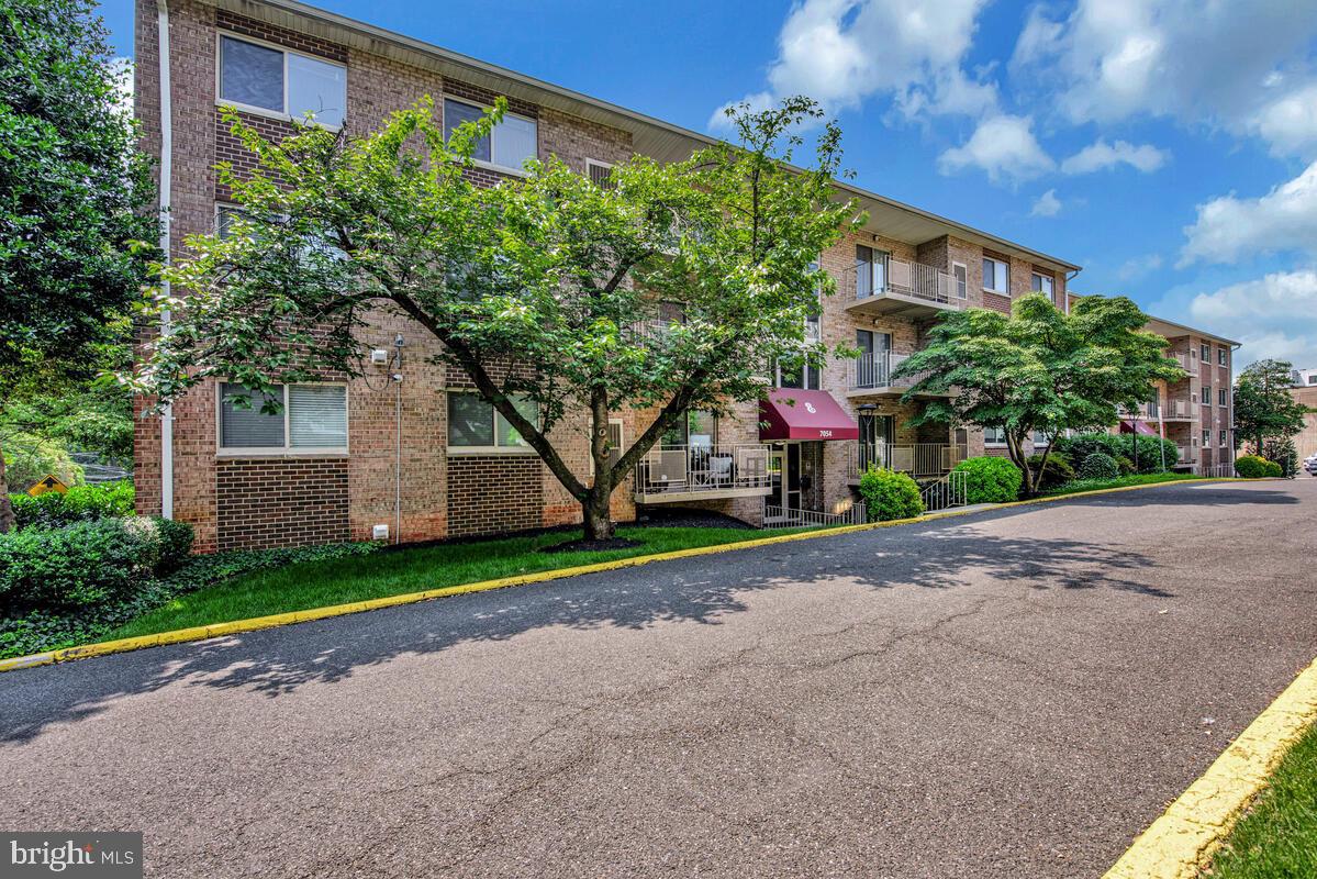 7054 EASTERN AVE NW #103, WASHINGTON, District Of Columbia 20012, 3 Bedrooms Bedrooms, ,1 BathroomBathrooms,Residential,For sale,7054 EASTERN AVE NW #103,DCDC2205968 MLS # DCDC2205968