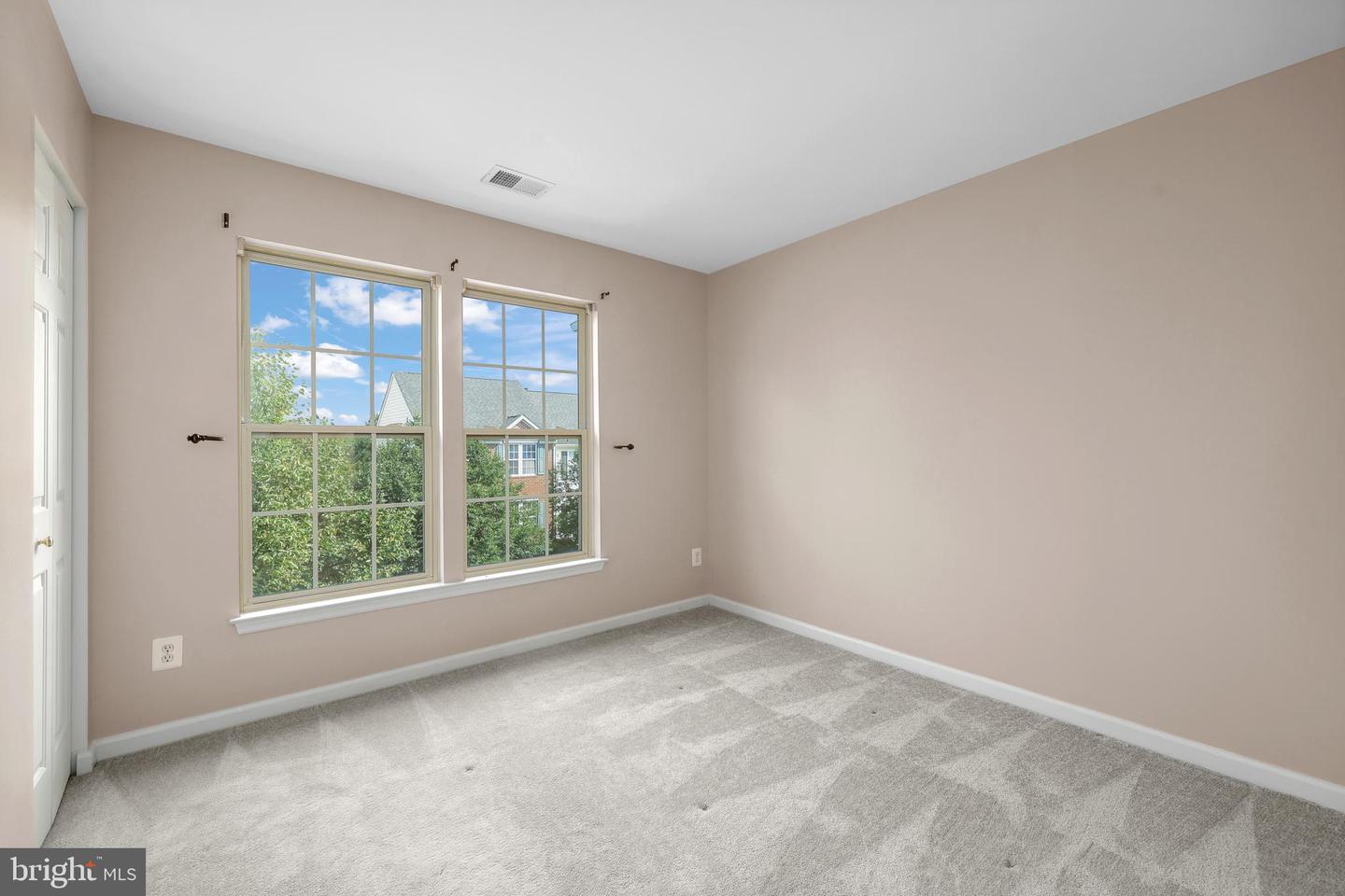 8078 HORSESHOE COTTAGE CIR, LORTON, Virginia 22079, 3 Bedrooms Bedrooms, ,2 BathroomsBathrooms,Residential,For sale,8078 HORSESHOE COTTAGE CIR,VAFX2247692 MLS # VAFX2247692