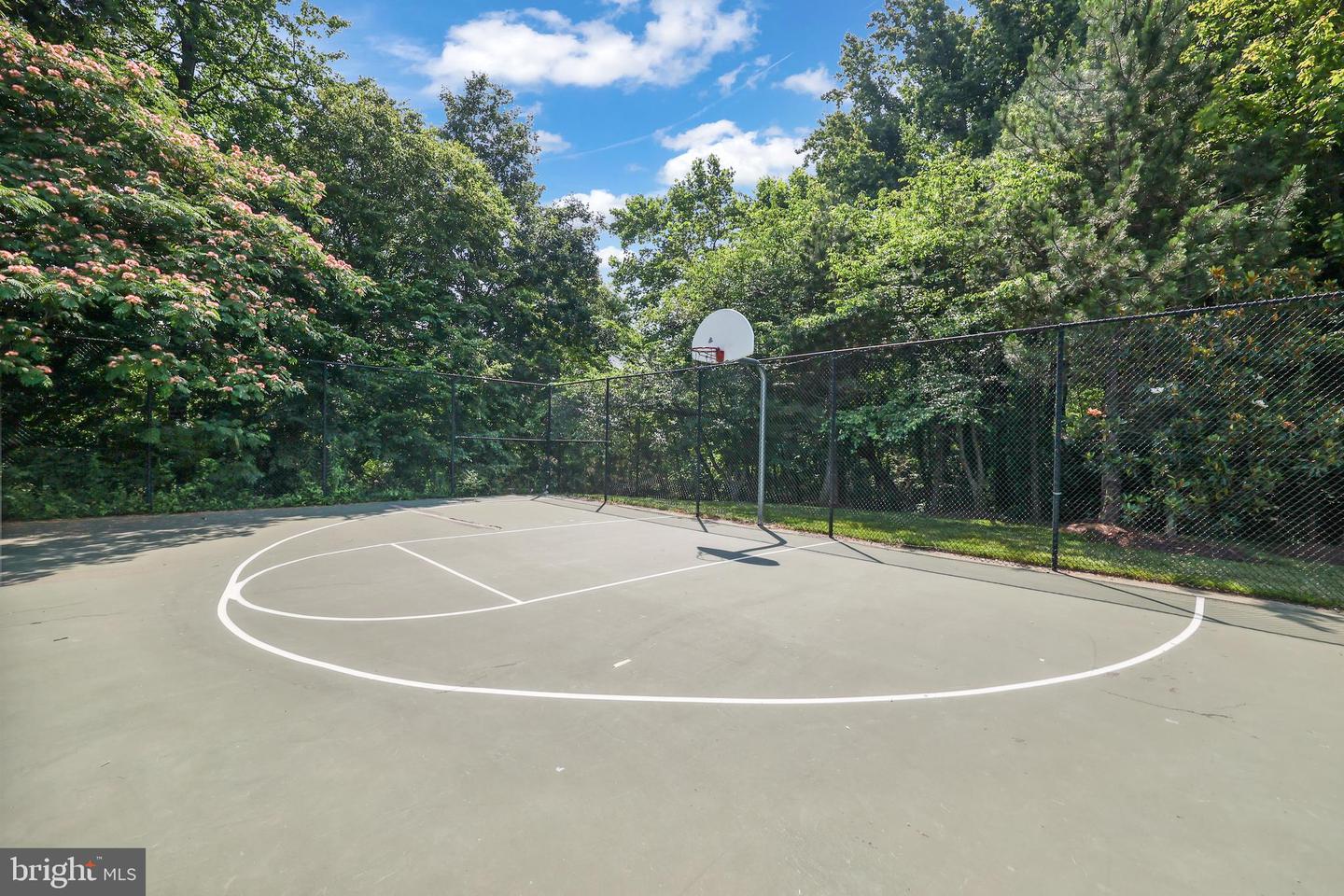 8078 HORSESHOE COTTAGE CIR, LORTON, Virginia 22079, 3 Bedrooms Bedrooms, ,2 BathroomsBathrooms,Residential,For sale,8078 HORSESHOE COTTAGE CIR,VAFX2247692 MLS # VAFX2247692
