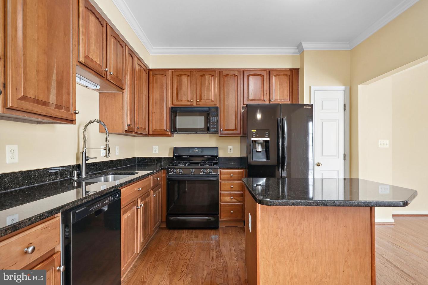 8078 HORSESHOE COTTAGE CIR, LORTON, Virginia 22079, 3 Bedrooms Bedrooms, ,2 BathroomsBathrooms,Residential,For sale,8078 HORSESHOE COTTAGE CIR,VAFX2247692 MLS # VAFX2247692