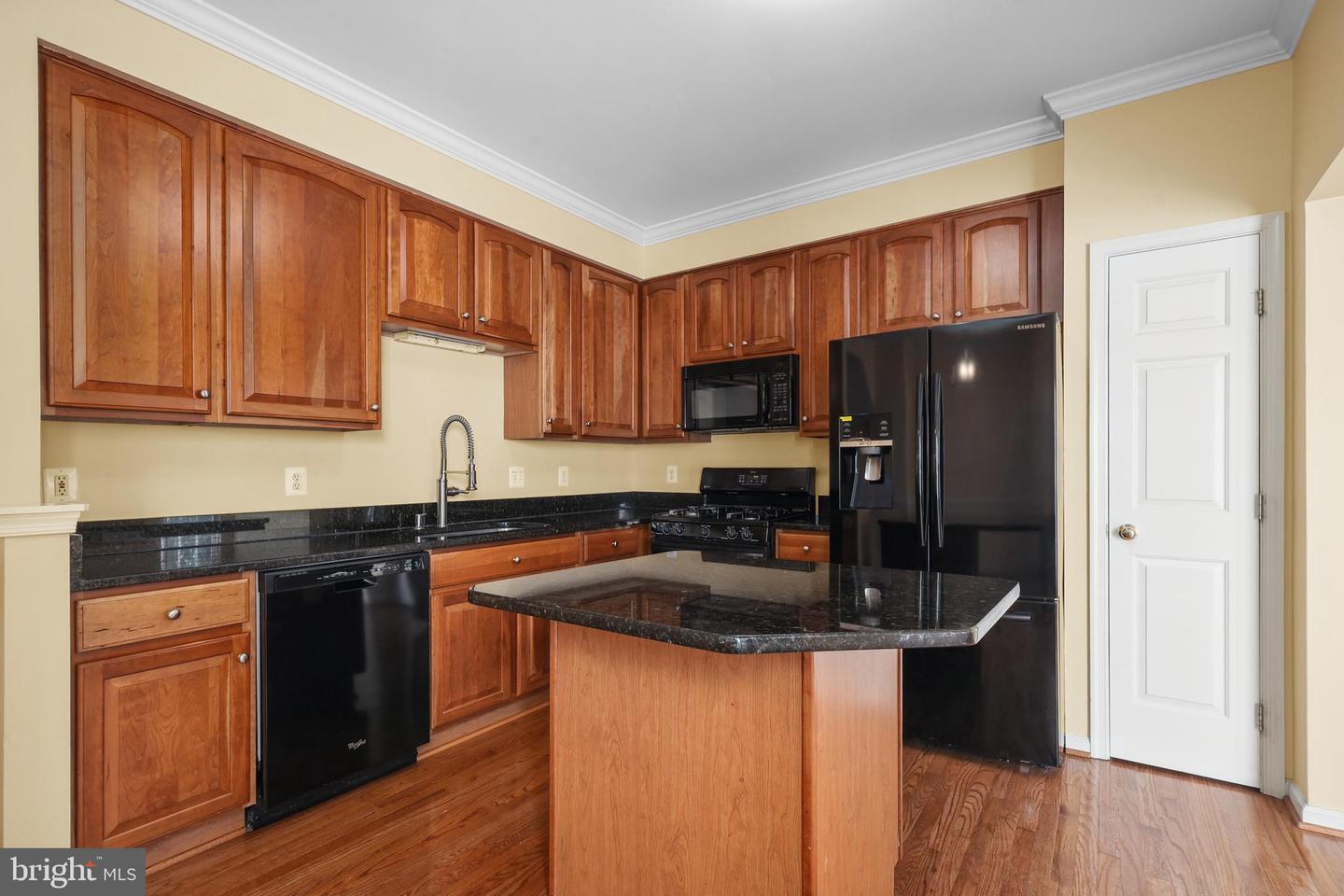 8078 HORSESHOE COTTAGE CIR, LORTON, Virginia 22079, 3 Bedrooms Bedrooms, ,2 BathroomsBathrooms,Residential,For sale,8078 HORSESHOE COTTAGE CIR,VAFX2247692 MLS # VAFX2247692