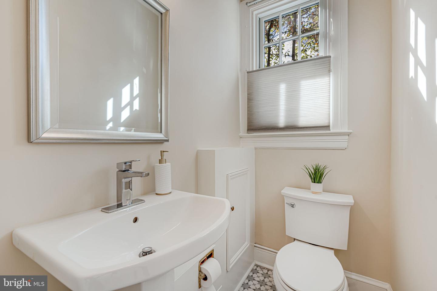 2202 CATHEDRAL AVE NW, WASHINGTON, District Of Columbia 20008, 4 Bedrooms Bedrooms, ,3 BathroomsBathrooms,Residential,For sale,2202 CATHEDRAL AVE NW,DCDC2205980 MLS # DCDC2205980