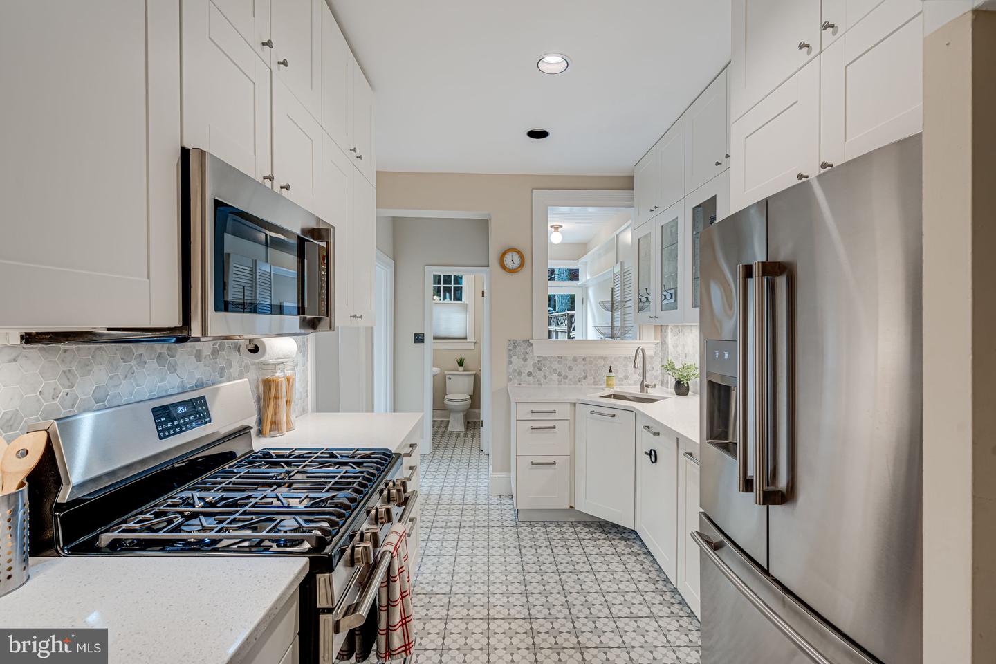 2202 CATHEDRAL AVE NW, WASHINGTON, District Of Columbia 20008, 4 Bedrooms Bedrooms, ,3 BathroomsBathrooms,Residential,For sale,2202 CATHEDRAL AVE NW,DCDC2205980 MLS # DCDC2205980