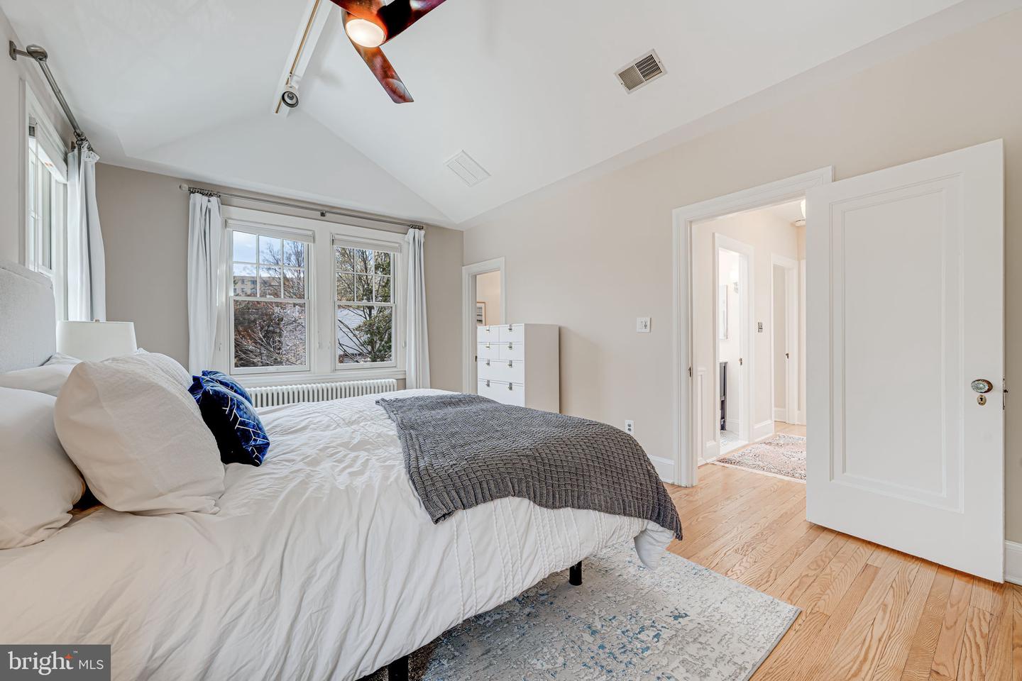 2202 CATHEDRAL AVE NW, WASHINGTON, District Of Columbia 20008, 4 Bedrooms Bedrooms, ,3 BathroomsBathrooms,Residential,For sale,2202 CATHEDRAL AVE NW,DCDC2205980 MLS # DCDC2205980