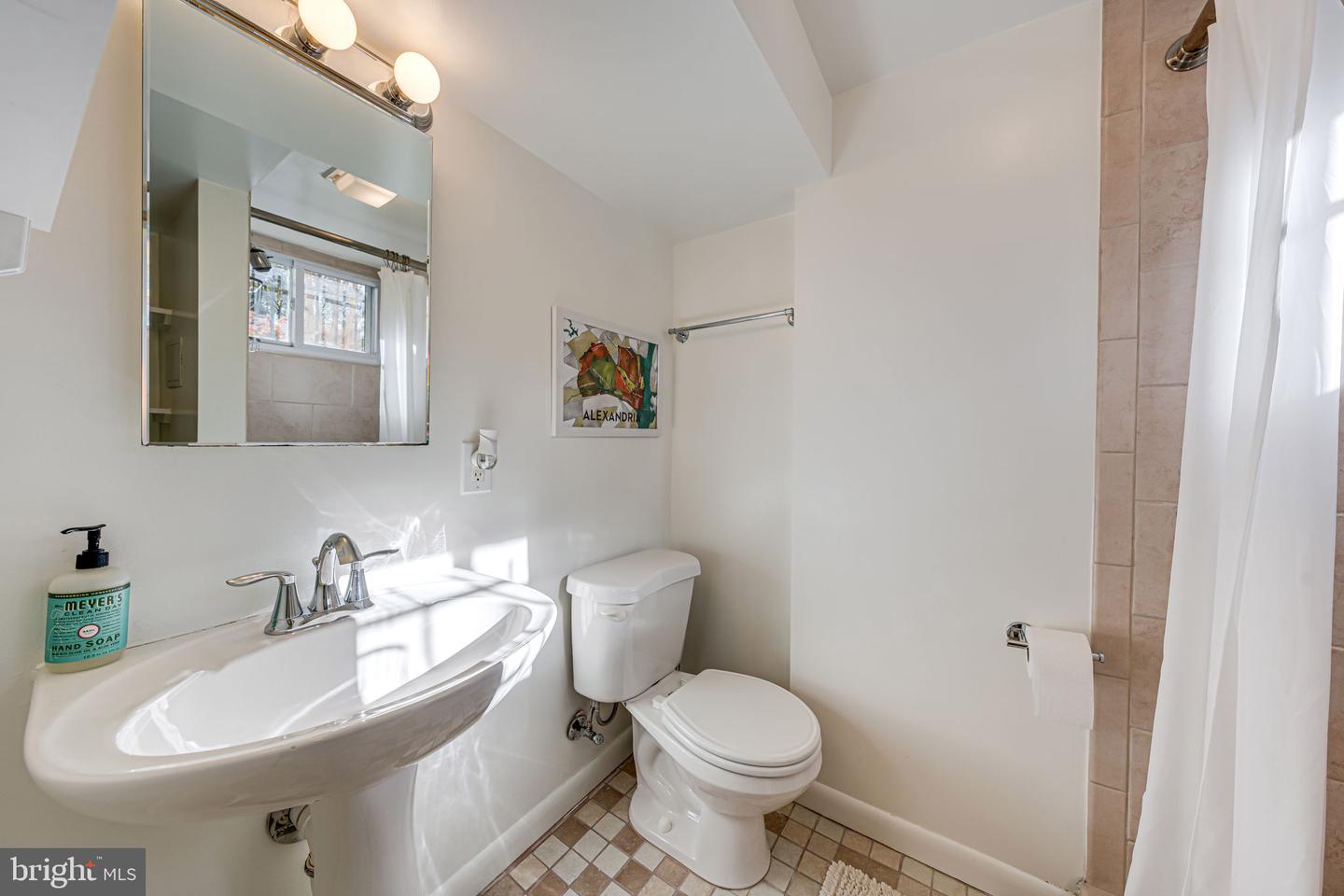 2202 CATHEDRAL AVE NW, WASHINGTON, District Of Columbia 20008, 4 Bedrooms Bedrooms, ,3 BathroomsBathrooms,Residential,For sale,2202 CATHEDRAL AVE NW,DCDC2205980 MLS # DCDC2205980