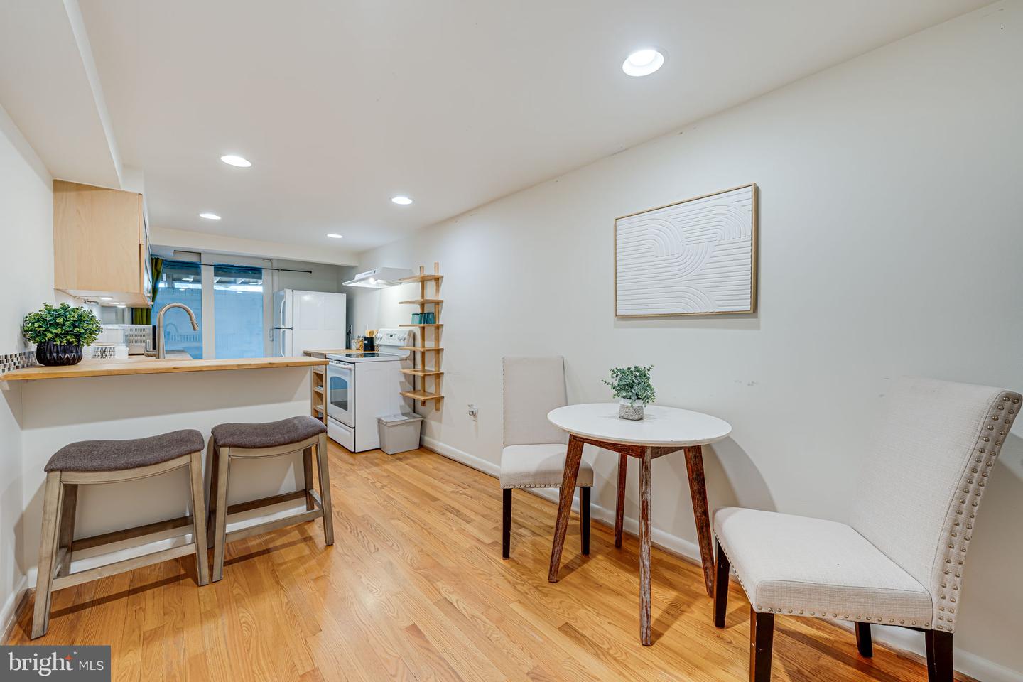 2202 CATHEDRAL AVE NW, WASHINGTON, District Of Columbia 20008, 4 Bedrooms Bedrooms, ,3 BathroomsBathrooms,Residential,For sale,2202 CATHEDRAL AVE NW,DCDC2205980 MLS # DCDC2205980