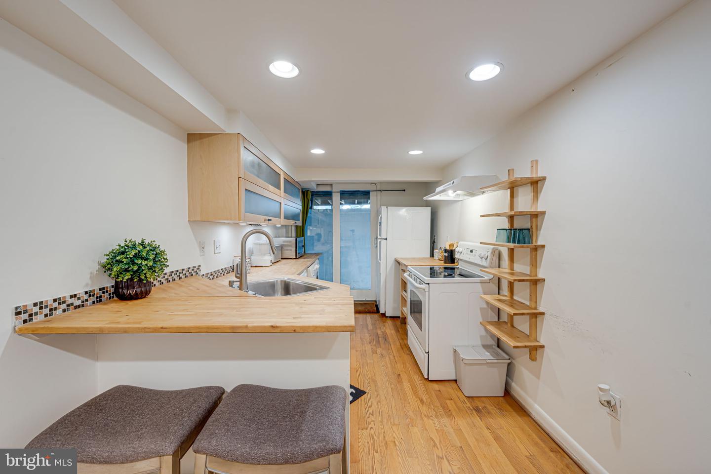 2202 CATHEDRAL AVE NW, WASHINGTON, District Of Columbia 20008, 4 Bedrooms Bedrooms, ,3 BathroomsBathrooms,Residential,For sale,2202 CATHEDRAL AVE NW,DCDC2205980 MLS # DCDC2205980