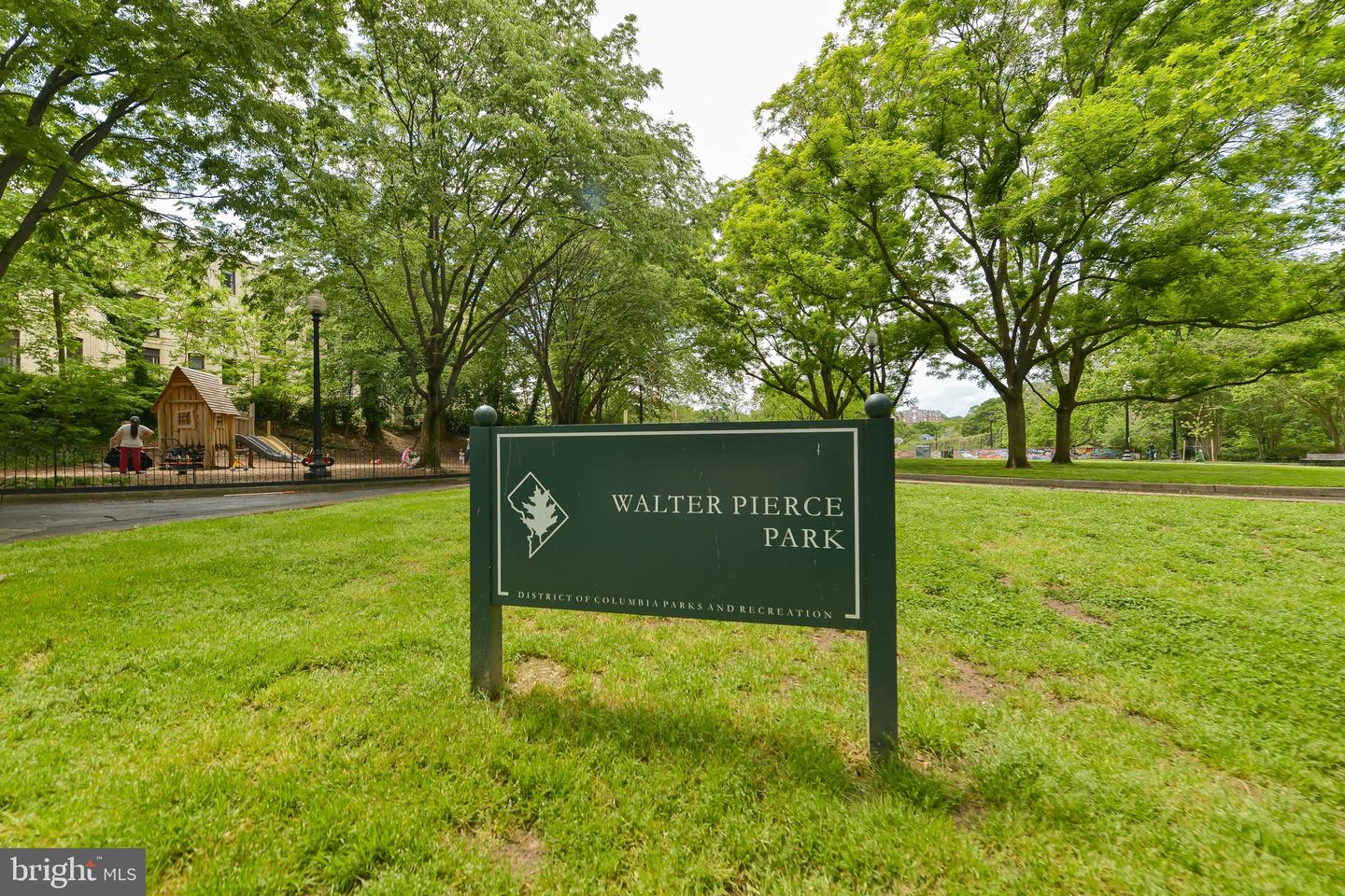 2202 CATHEDRAL AVE NW, WASHINGTON, District Of Columbia 20008, 4 Bedrooms Bedrooms, ,3 BathroomsBathrooms,Residential,For sale,2202 CATHEDRAL AVE NW,DCDC2205980 MLS # DCDC2205980