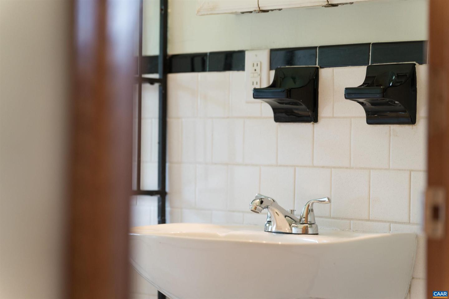 1160 PEN PARK LN, CHARLOTTESVILLE, Virginia 22901, 2 Bedrooms Bedrooms, ,2 BathroomsBathrooms,Residential,For sale,1160 PEN PARK LN,665765 MLS # 665765