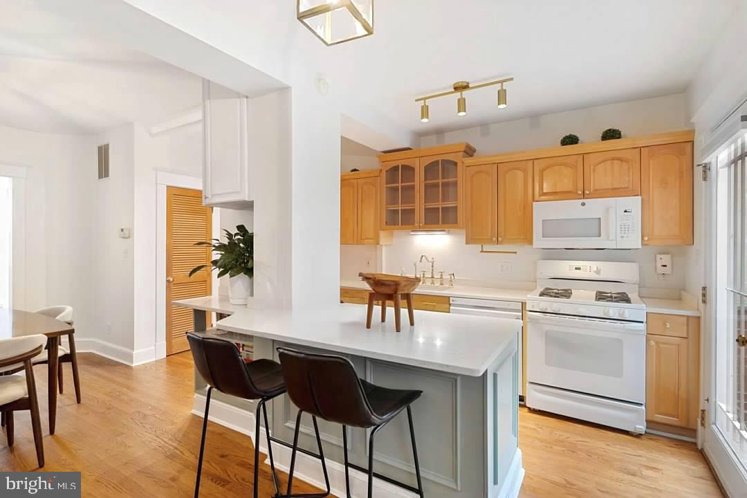 2009 37TH ST NW, WASHINGTON, District Of Columbia 20007, 2 Bedrooms Bedrooms, 7 Rooms Rooms,1 BathroomBathrooms,Residential,For sale,2009 37TH ST NW,DCDC2205938 MLS # DCDC2205938