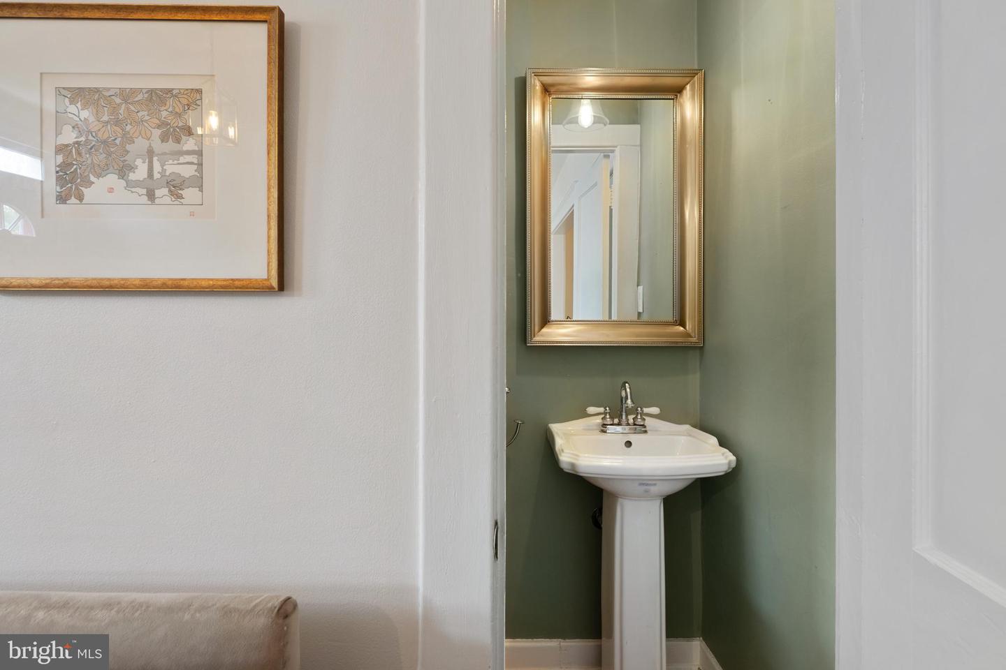 2009 37TH ST NW, WASHINGTON, District Of Columbia 20007, 2 Bedrooms Bedrooms, 7 Rooms Rooms,1 BathroomBathrooms,Residential,For sale,2009 37TH ST NW,DCDC2205938 MLS # DCDC2205938