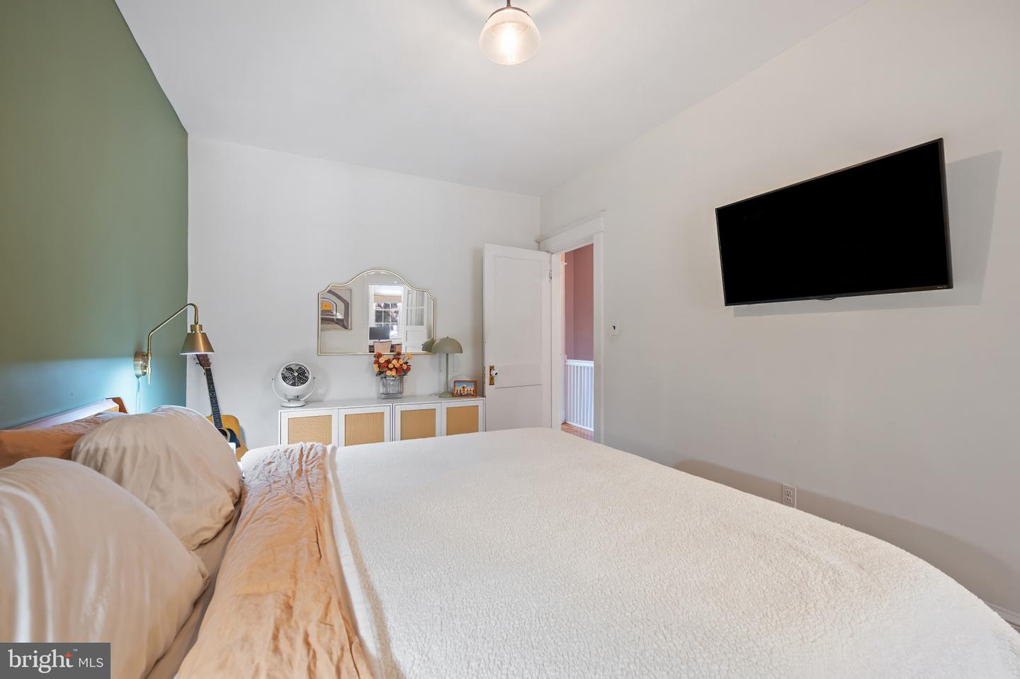 2009 37TH ST NW, WASHINGTON, District Of Columbia 20007, 2 Bedrooms Bedrooms, 7 Rooms Rooms,1 BathroomBathrooms,Residential,For sale,2009 37TH ST NW,DCDC2205938 MLS # DCDC2205938