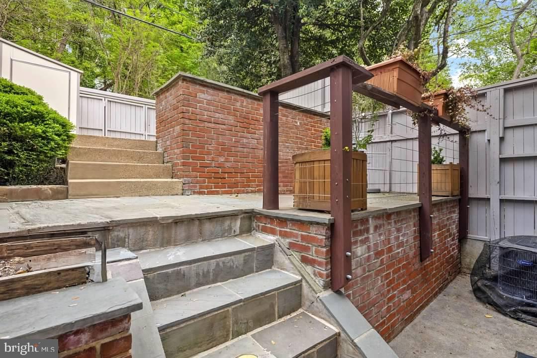 2009 37TH ST NW, WASHINGTON, District Of Columbia 20007, 2 Bedrooms Bedrooms, 7 Rooms Rooms,1 BathroomBathrooms,Residential,For sale,2009 37TH ST NW,DCDC2205938 MLS # DCDC2205938