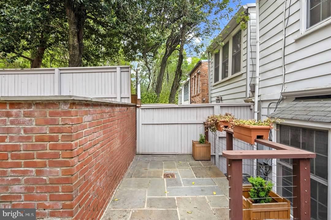 2009 37TH ST NW, WASHINGTON, District Of Columbia 20007, 2 Bedrooms Bedrooms, 7 Rooms Rooms,1 BathroomBathrooms,Residential,For sale,2009 37TH ST NW,DCDC2205938 MLS # DCDC2205938