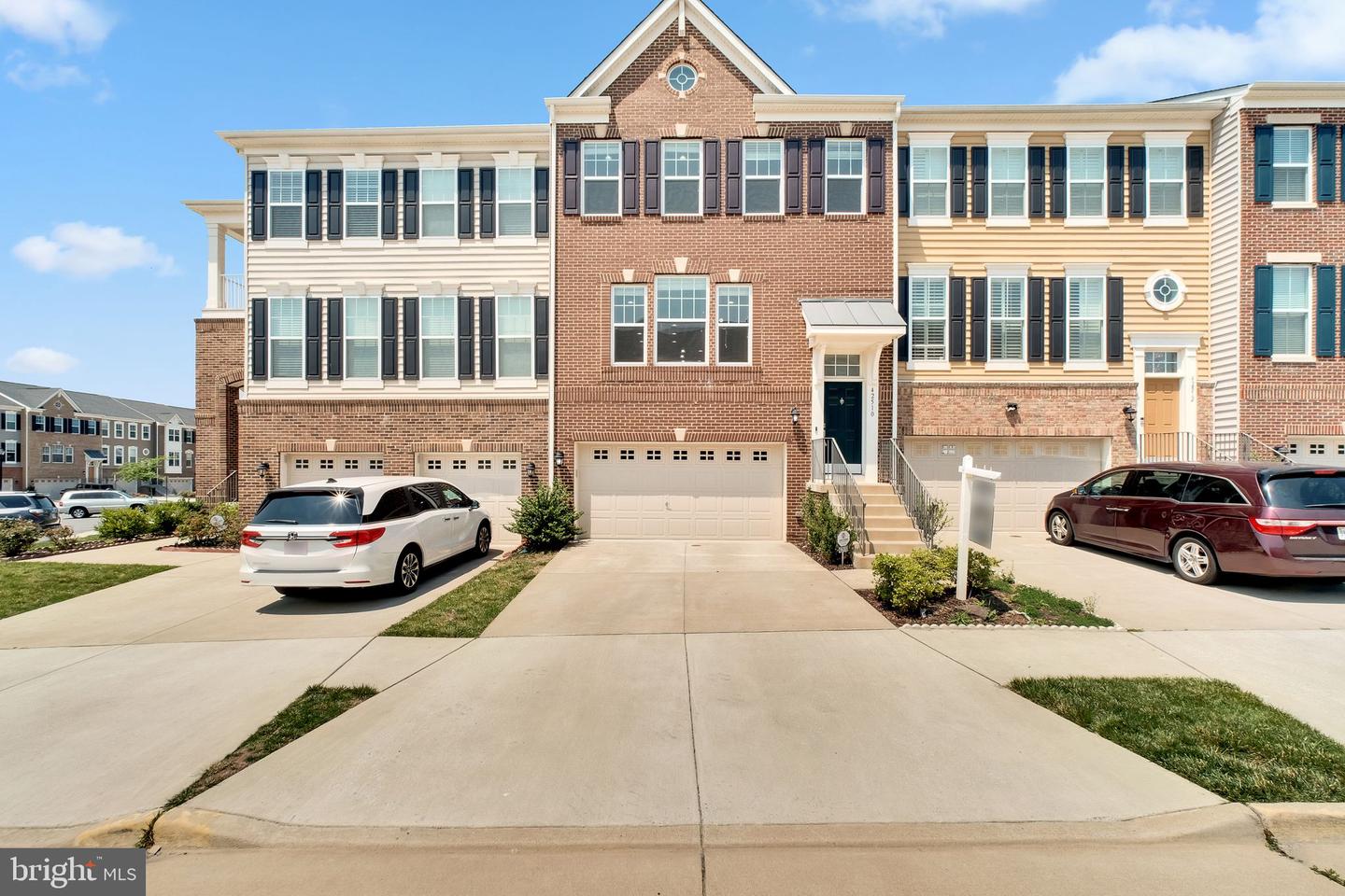 42510 OAK PARK SQ, ASHBURN, Virginia 20148, 3 Bedrooms Bedrooms, ,3 BathroomsBathrooms,Residential,For sale,42510 OAK PARK SQ,VALO2099646 MLS # VALO2099646