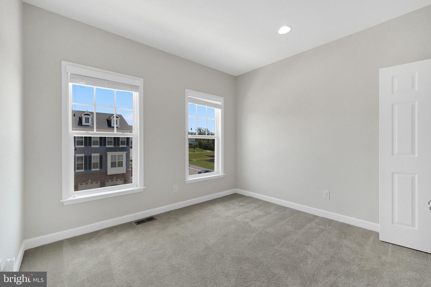 42510 OAK PARK SQ, ASHBURN, Virginia 20148, 3 Bedrooms Bedrooms, ,3 BathroomsBathrooms,Residential,For sale,42510 OAK PARK SQ,VALO2099646 MLS # VALO2099646