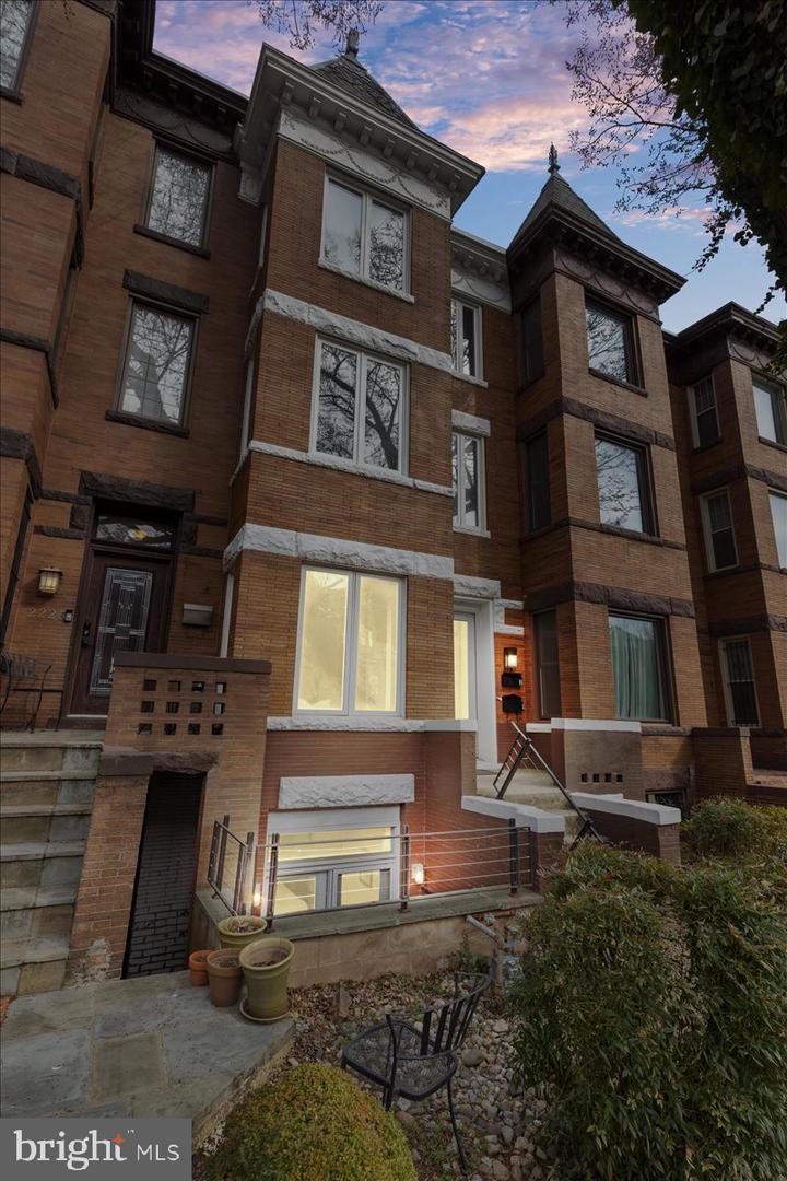 2223 1ST ST NW #1, WASHINGTON, District Of Columbia 20001, 2 Bedrooms Bedrooms, ,2 BathroomsBathrooms,Residential,For sale,2223 1ST ST NW #1,DCDC2206034 MLS # DCDC2206034