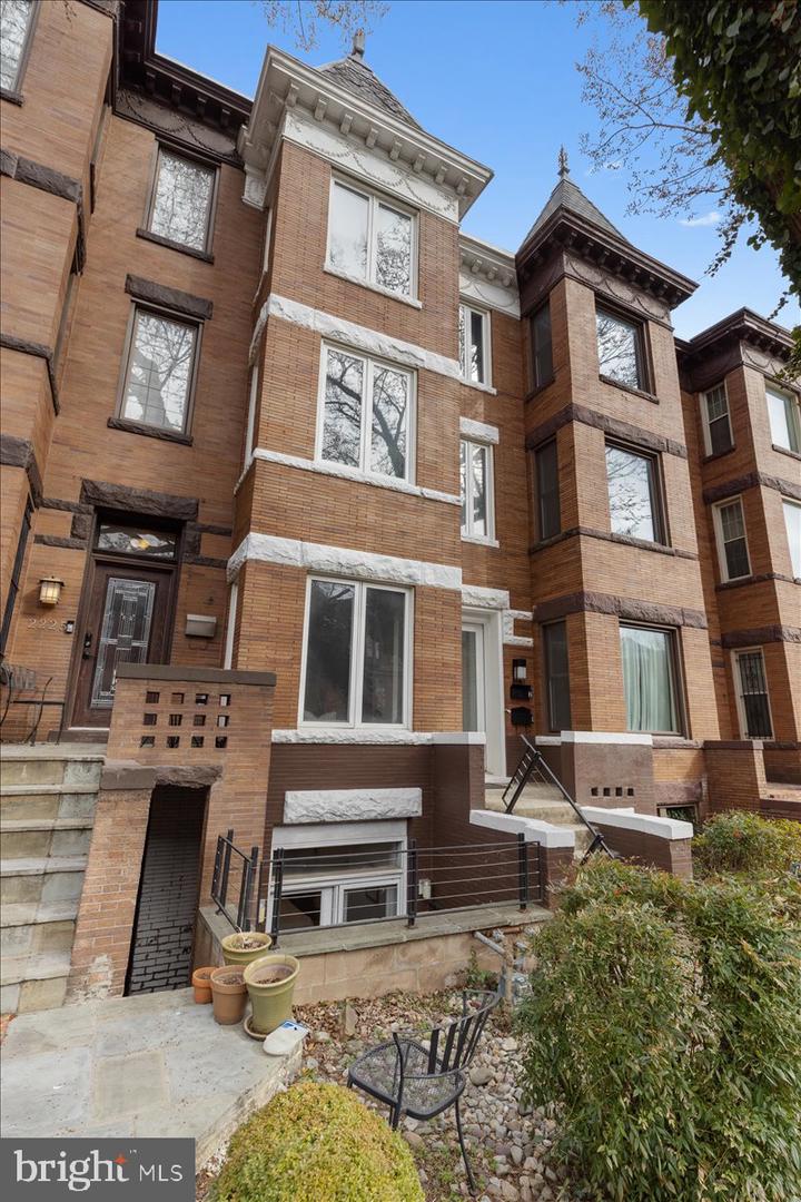 2223 1ST ST NW #1, WASHINGTON, District Of Columbia 20001, 2 Bedrooms Bedrooms, ,2 BathroomsBathrooms,Residential,For sale,2223 1ST ST NW #1,DCDC2206034 MLS # DCDC2206034