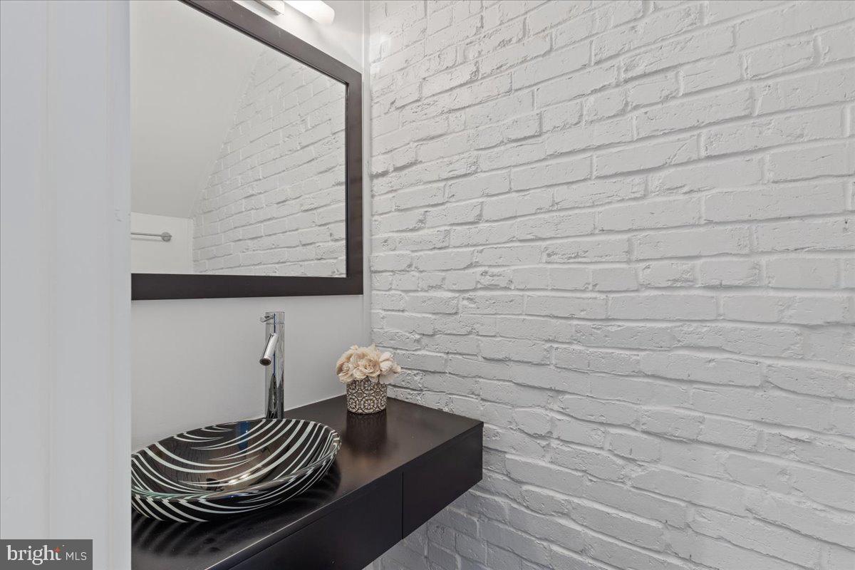 2223 1ST ST NW #1, WASHINGTON, District Of Columbia 20001, 2 Bedrooms Bedrooms, ,2 BathroomsBathrooms,Residential,For sale,2223 1ST ST NW #1,DCDC2206034 MLS # DCDC2206034